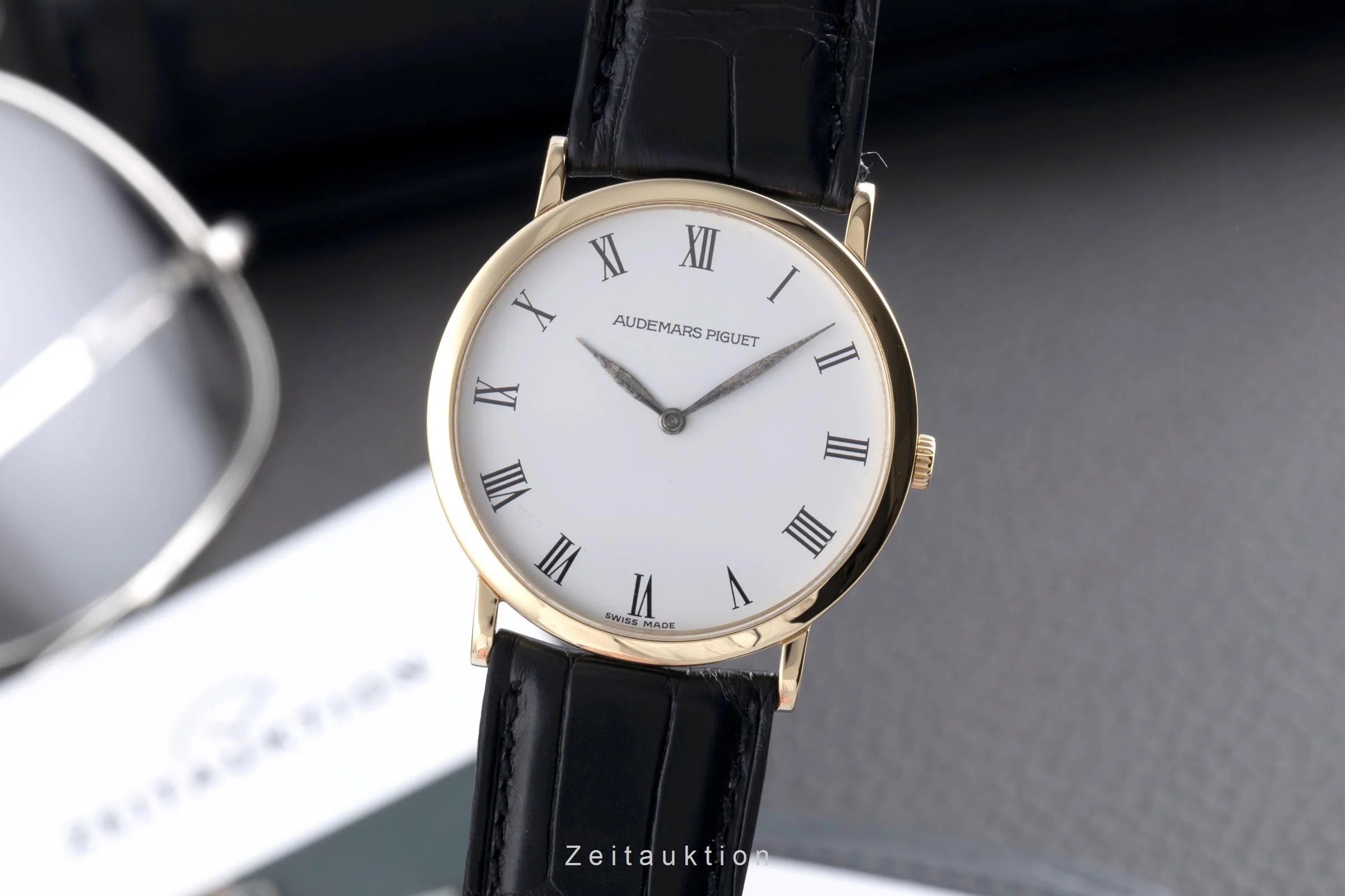 Audemars Piguet Classique 18 ct gold manual winding men's watch  [2600376] - Image 2