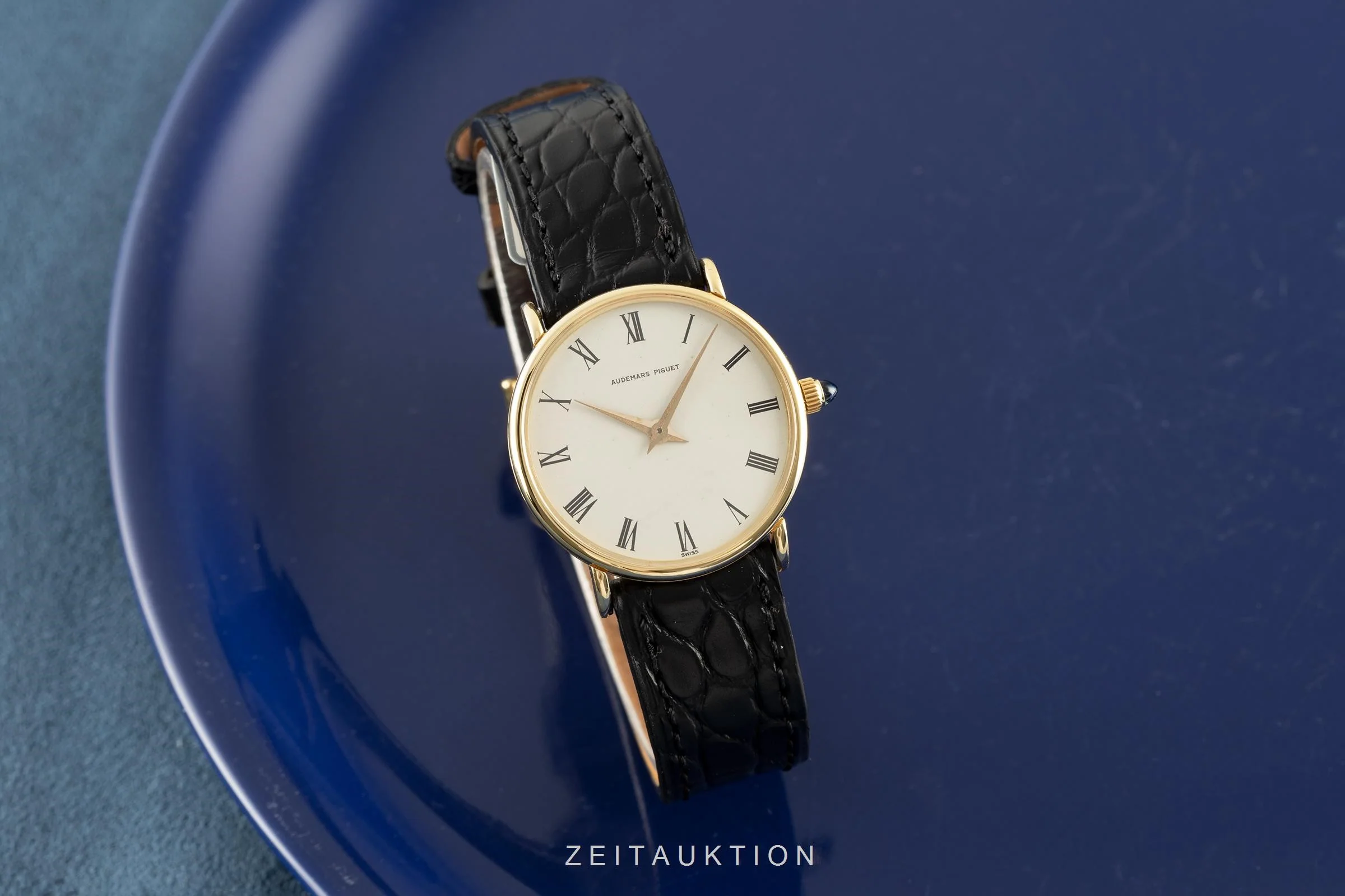 Audemars Piguet Classique 18 ct gold manual winding women's watch  [2105393] - Image 3