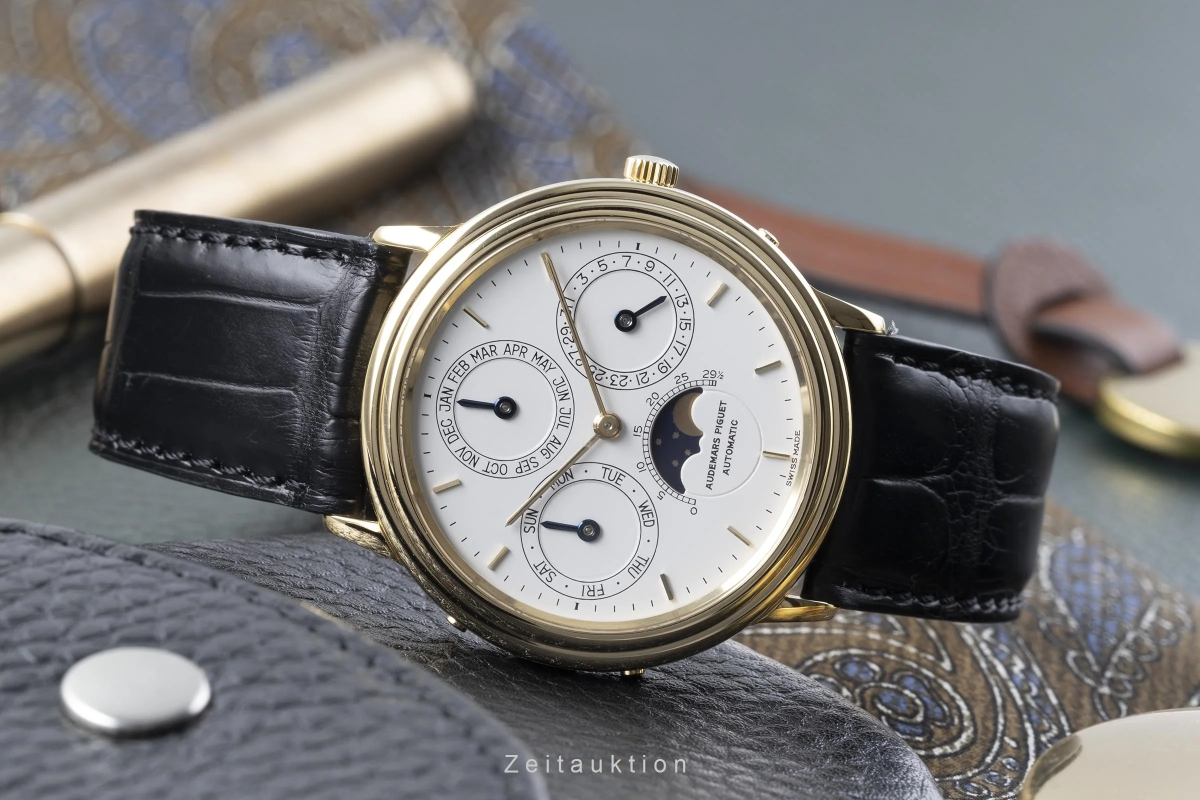 Audemars Piguet Ewiger Kalender 18 ct gold automatic men's watch 25548  [2204661] - Image 2