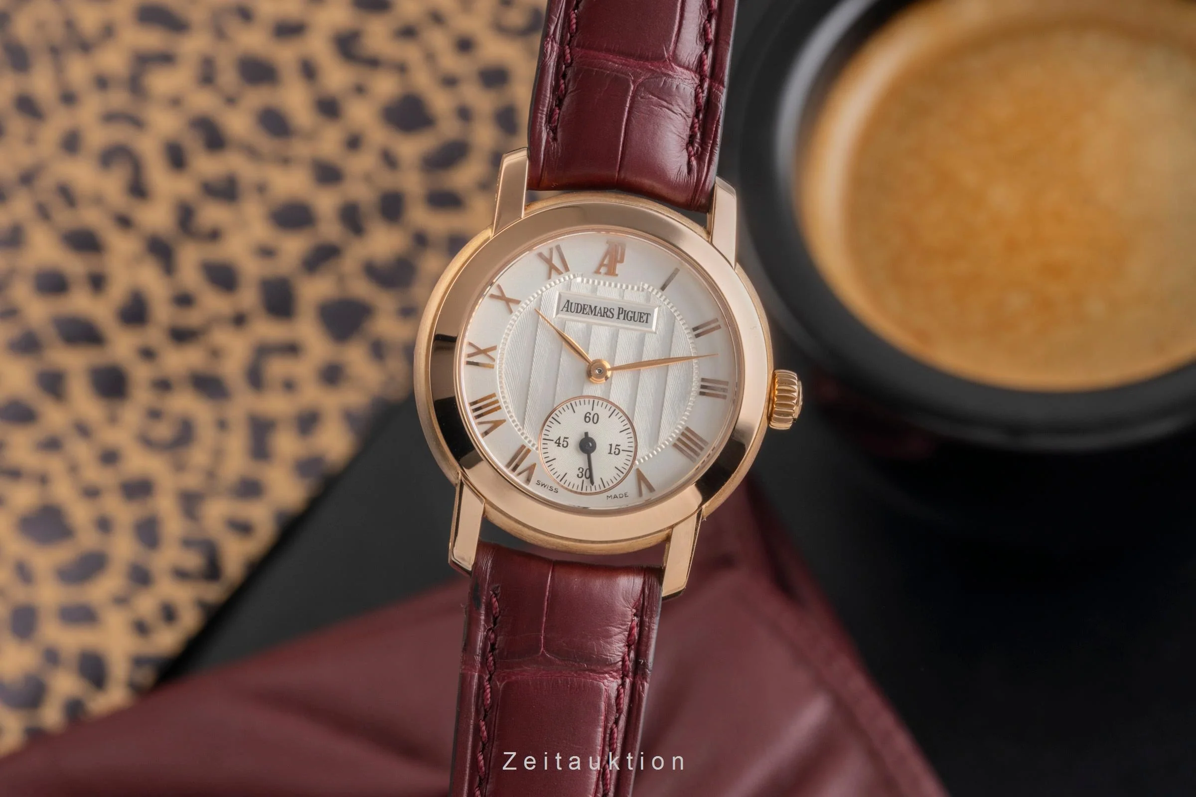 Audemars Piguet Jules  18 ct gold manual winding women's watch 77230OR.OO.A082MR.01  [2502632] - Image 2