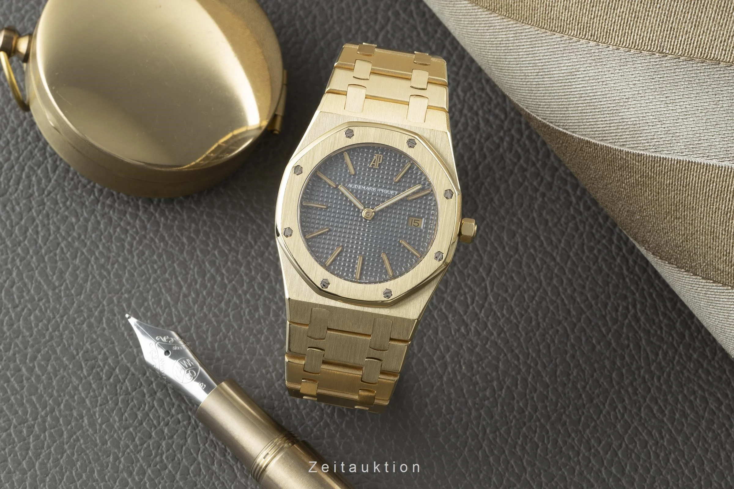 Audemars Piguet Royal Oak 18 ct gold quartz men's watch 56175BA.OO.0789BA.01  [2201223] - Image 3