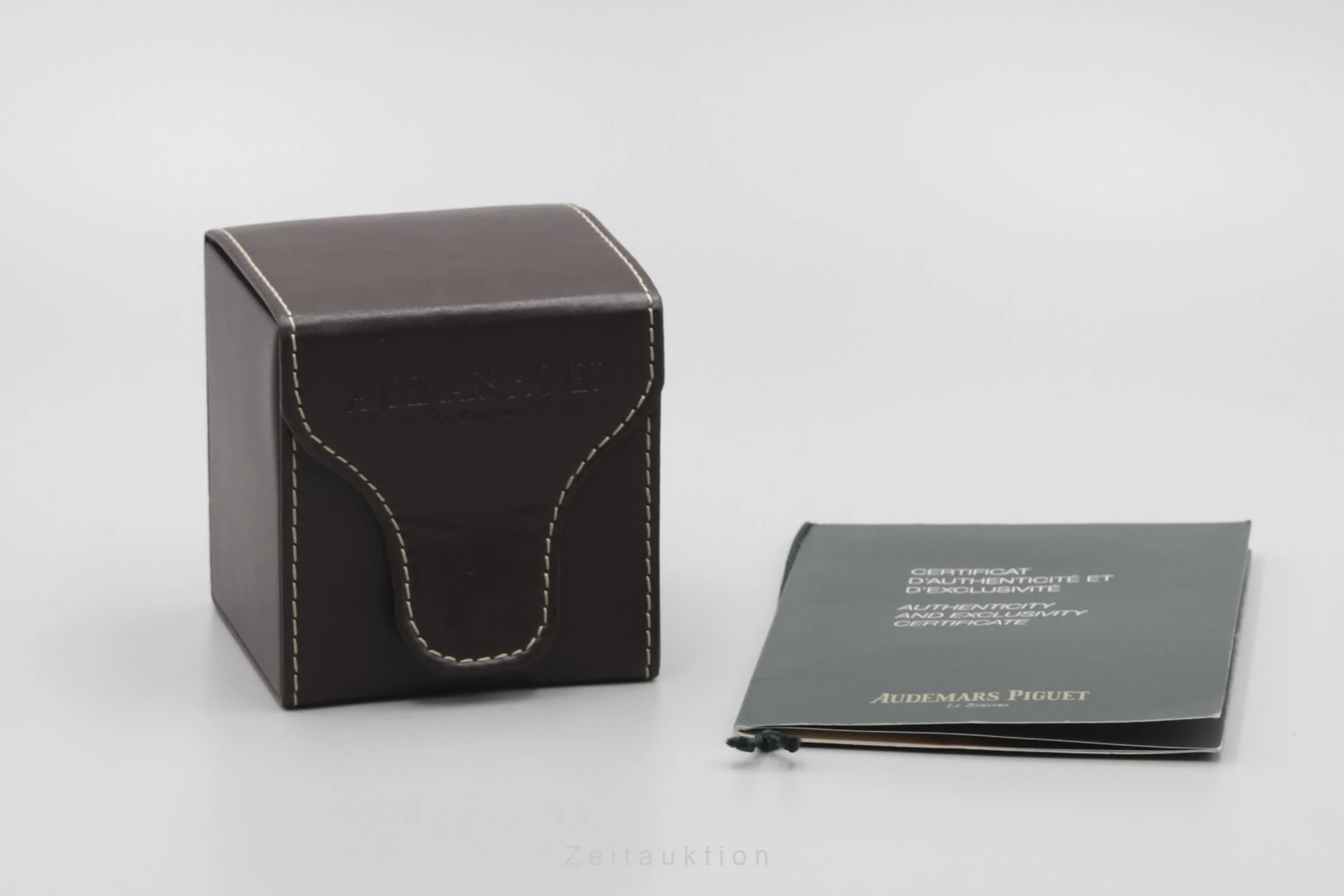 Audemars Piguet Royal Oak 18 ct gold quartz men's watch 56175BA.OO.0789BA.01  [2201223] - Image 8