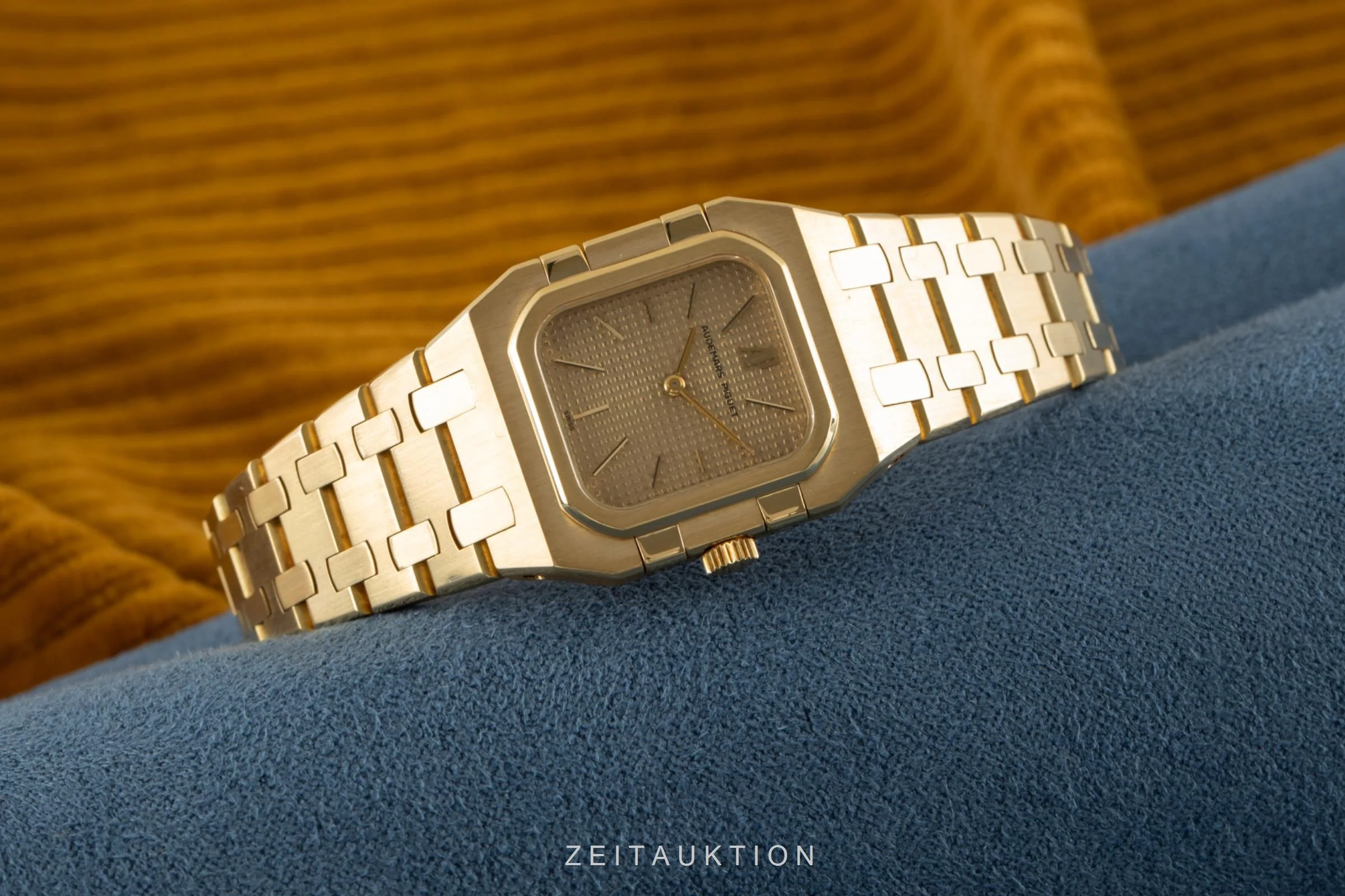 Audemars Piguet Royal Oak 18 ct gold quartz women's watch  [2105583] - Image 2