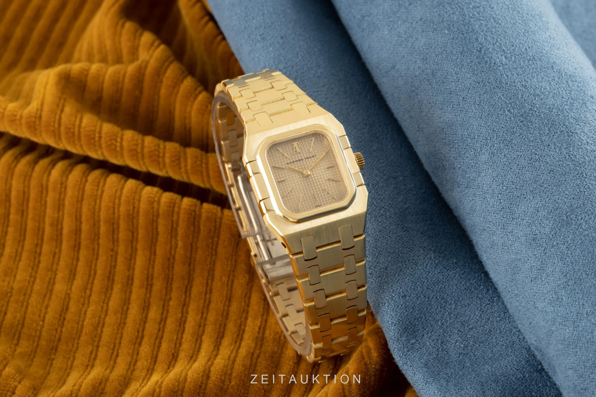Audemars Piguet Royal Oak 18 ct gold quartz women's watch  [2105583] - Image 3