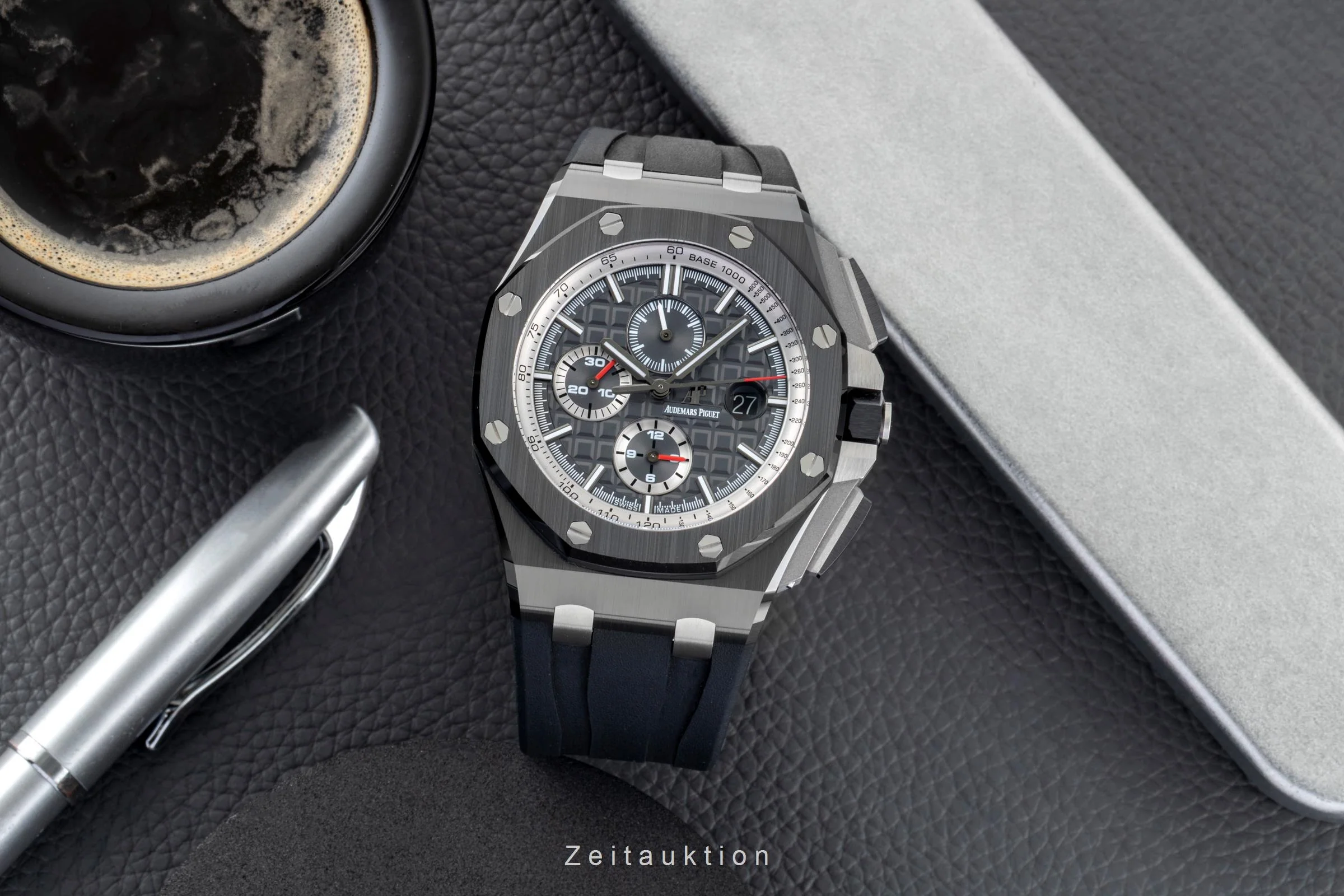 Audemars Piguet Royal Oak ceramic / titanium automatic men's watch 26405CE.OOA002CA.01 LP: 54400EUR  [2601219] - Image 4