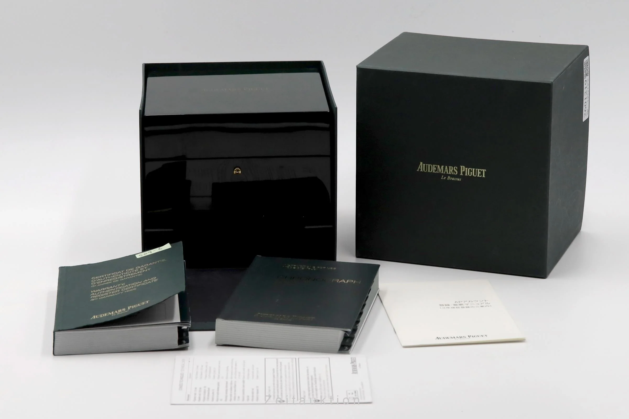Audemars Piguet Royal Oak ceramic / titanium automatic men's watch 26405CE.OOA002CA.01 LP: 54400EUR  [2601219] - Image 9