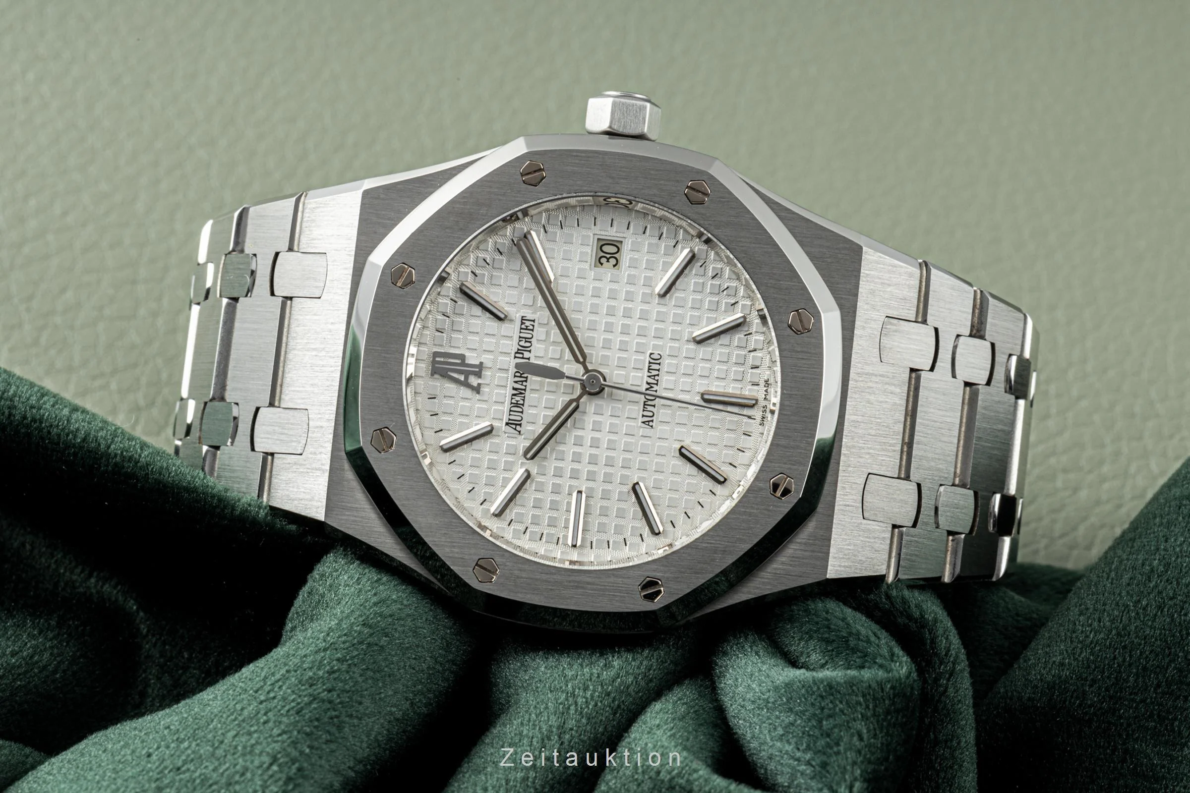 Audemars Piguet Royal Oak steel automatic men's watch 15300ST.OO.1220ST.01  [2203312] - Image 2