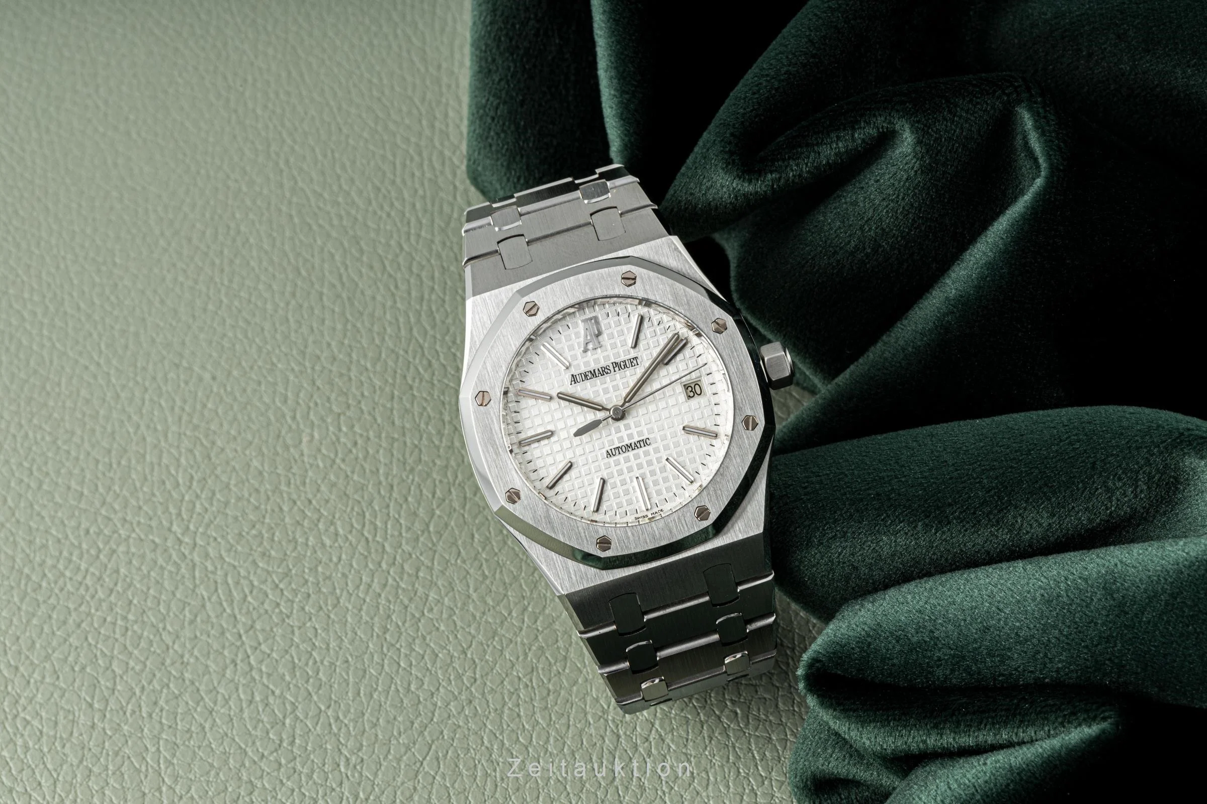 Audemars Piguet Royal Oak steel automatic men's watch 15300ST.OO.1220ST.01  [2203312] - Image 3