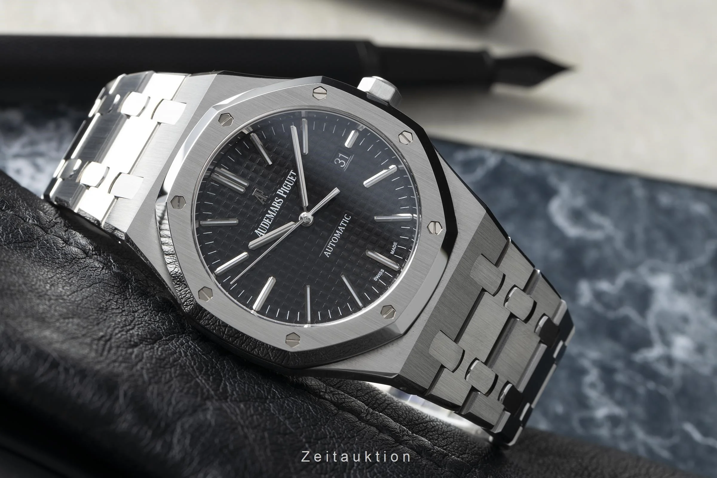 Audemars Piguet Royal Oak steel automatic men's watch 15400ST.OO.1220ST.01  [2201567] - Image 2