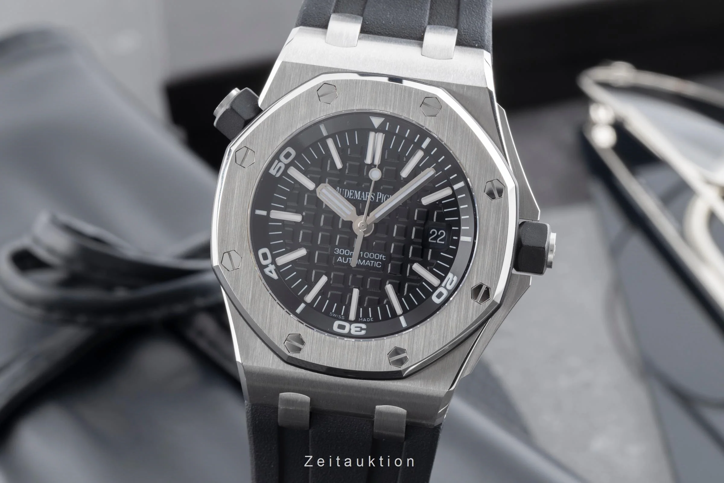 Audemars Piguet Royal Oak steel automatic men's watch 15703ST.OO.A002CA.01 LP: 42400EUR  [2503186] - Image 2