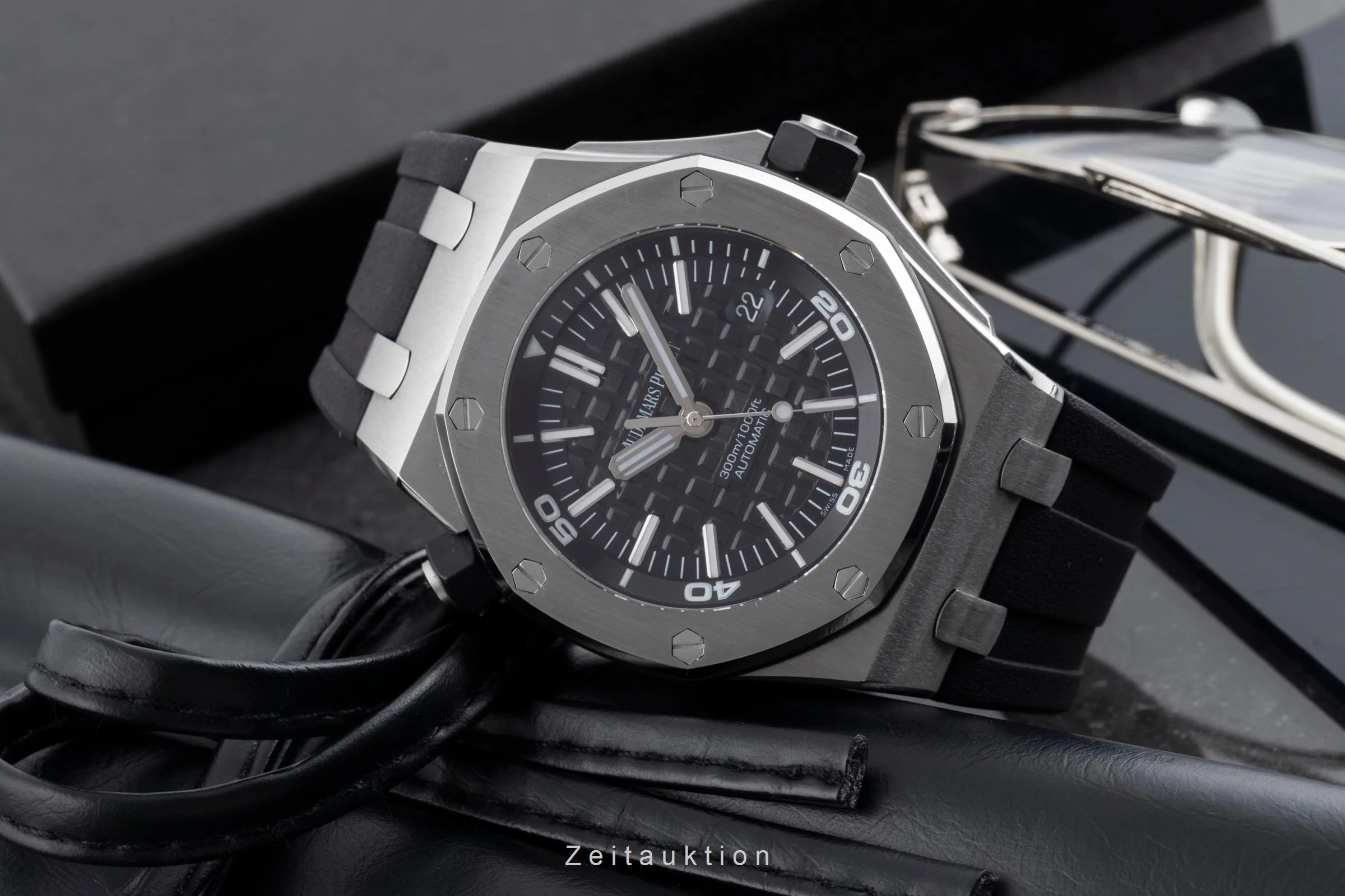 Audemars Piguet Royal Oak steel automatic men's watch 15703ST.OO.A002CA.01 LP: 42400EUR  [2503186] - Image 3