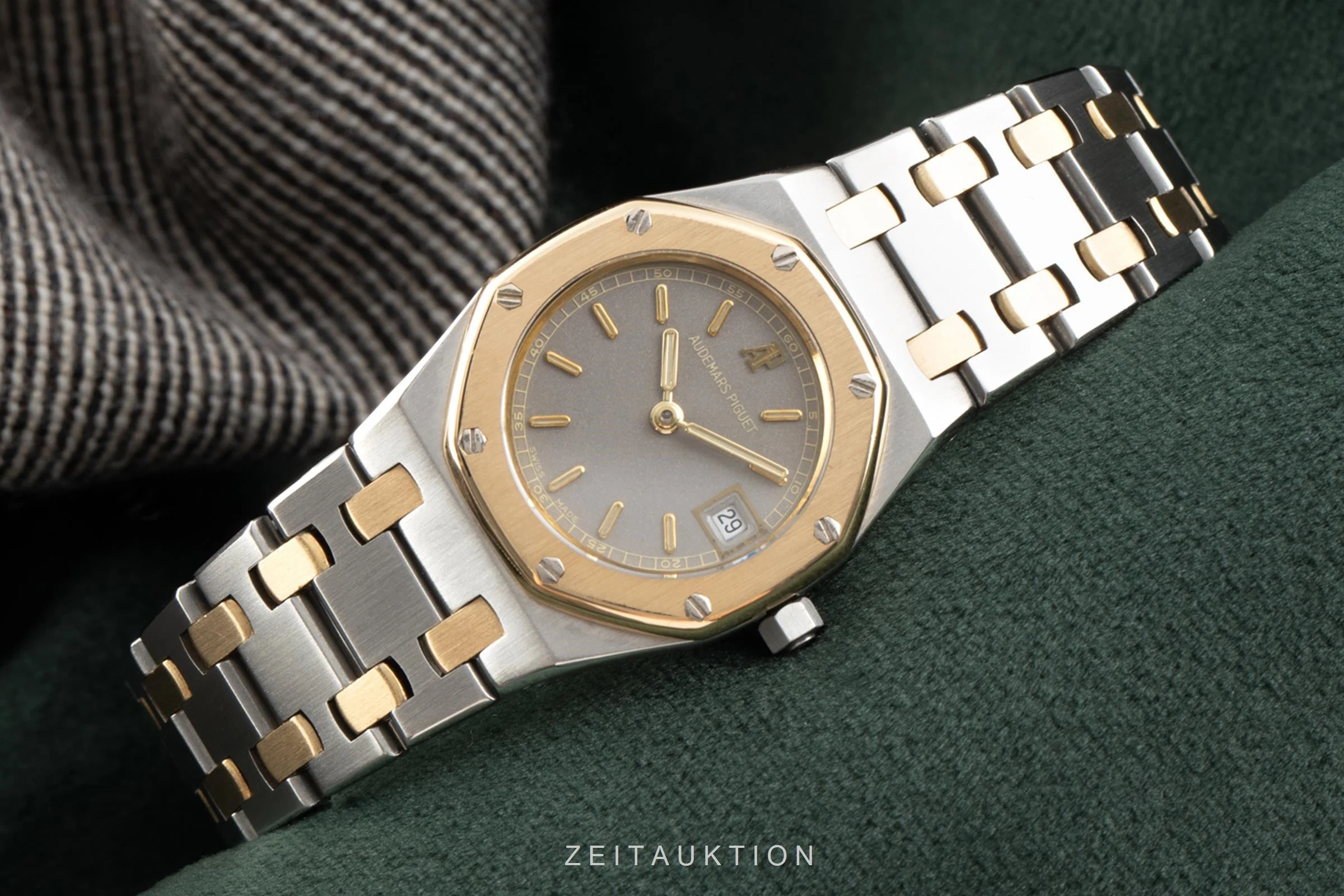Audemars Piguet Royal Oak steel / gold quartz women's watch  [2106516] - Image 2