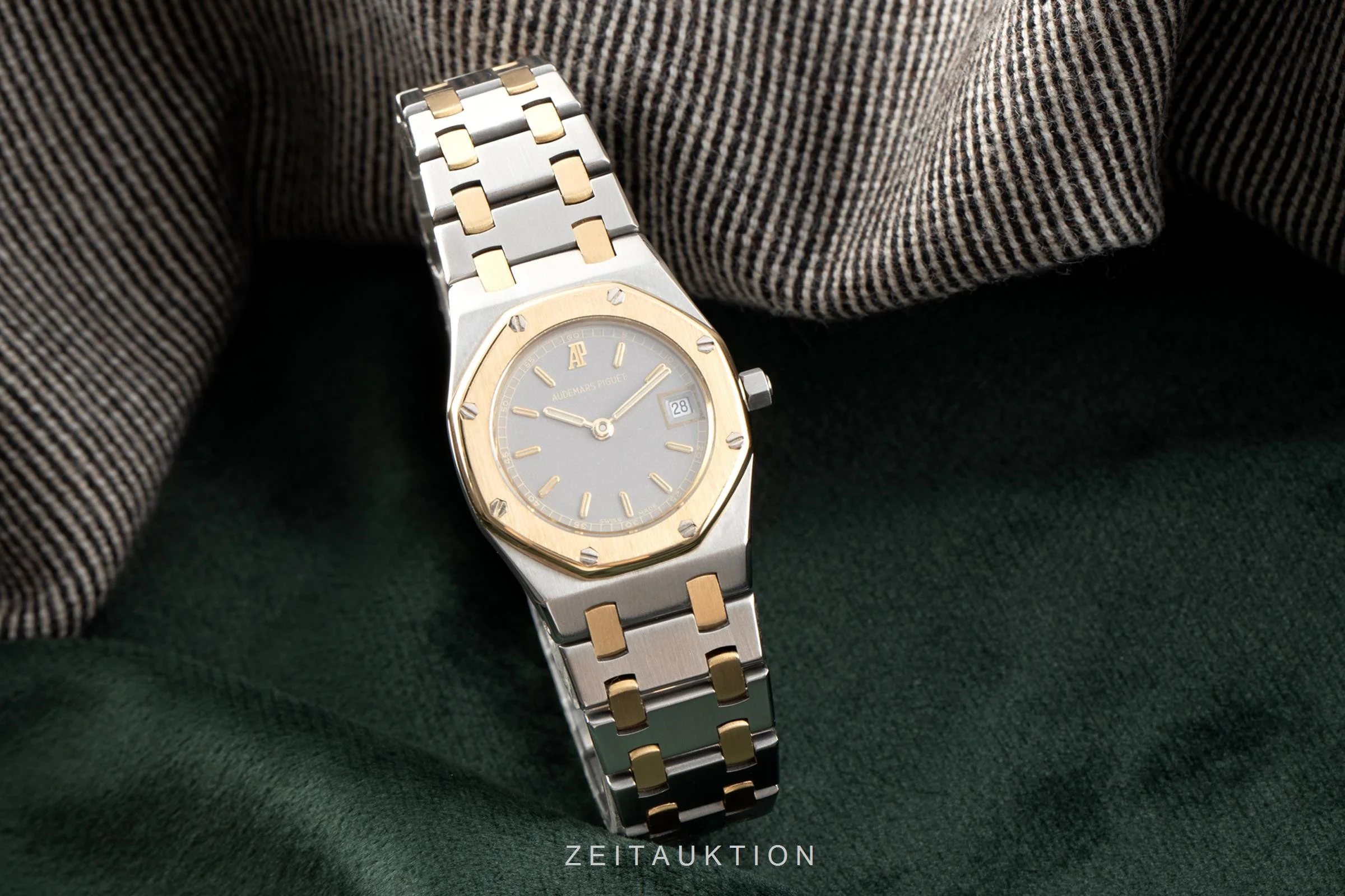 Audemars Piguet Royal Oak steel / gold quartz women's watch  [2106516] - Image 3
