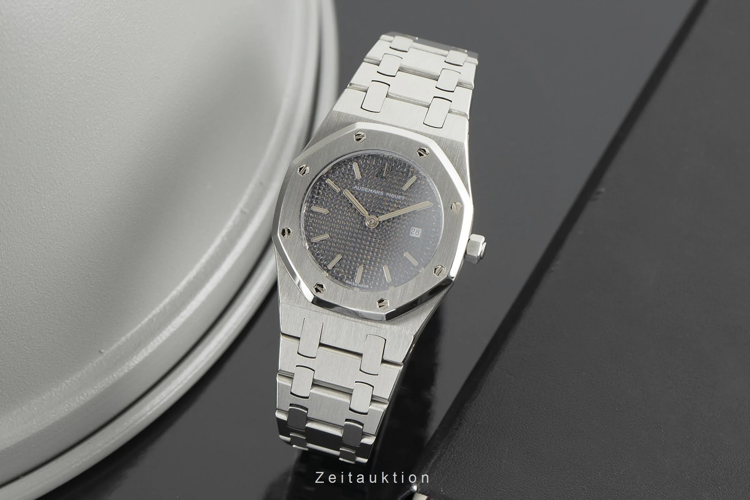 Audemars Piguet Royal Oak steel quartz women's watch  [2108486] - Image 3