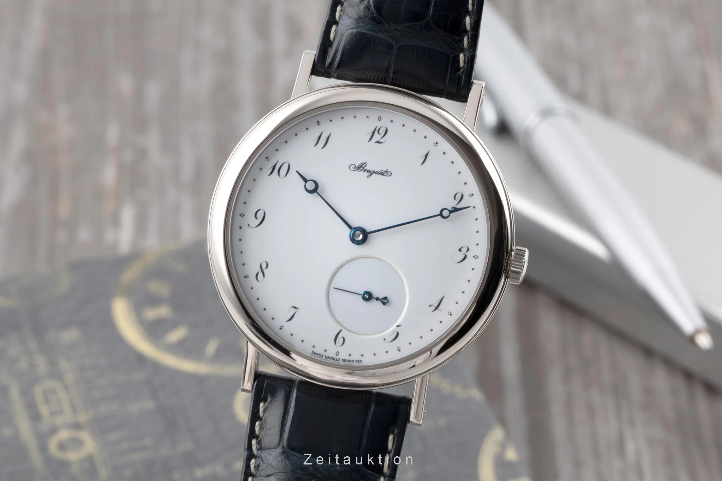 Breguet Classique 18 ct white gold automatic men's watch 5140BB/29/9W6  [2601215] - Image 2