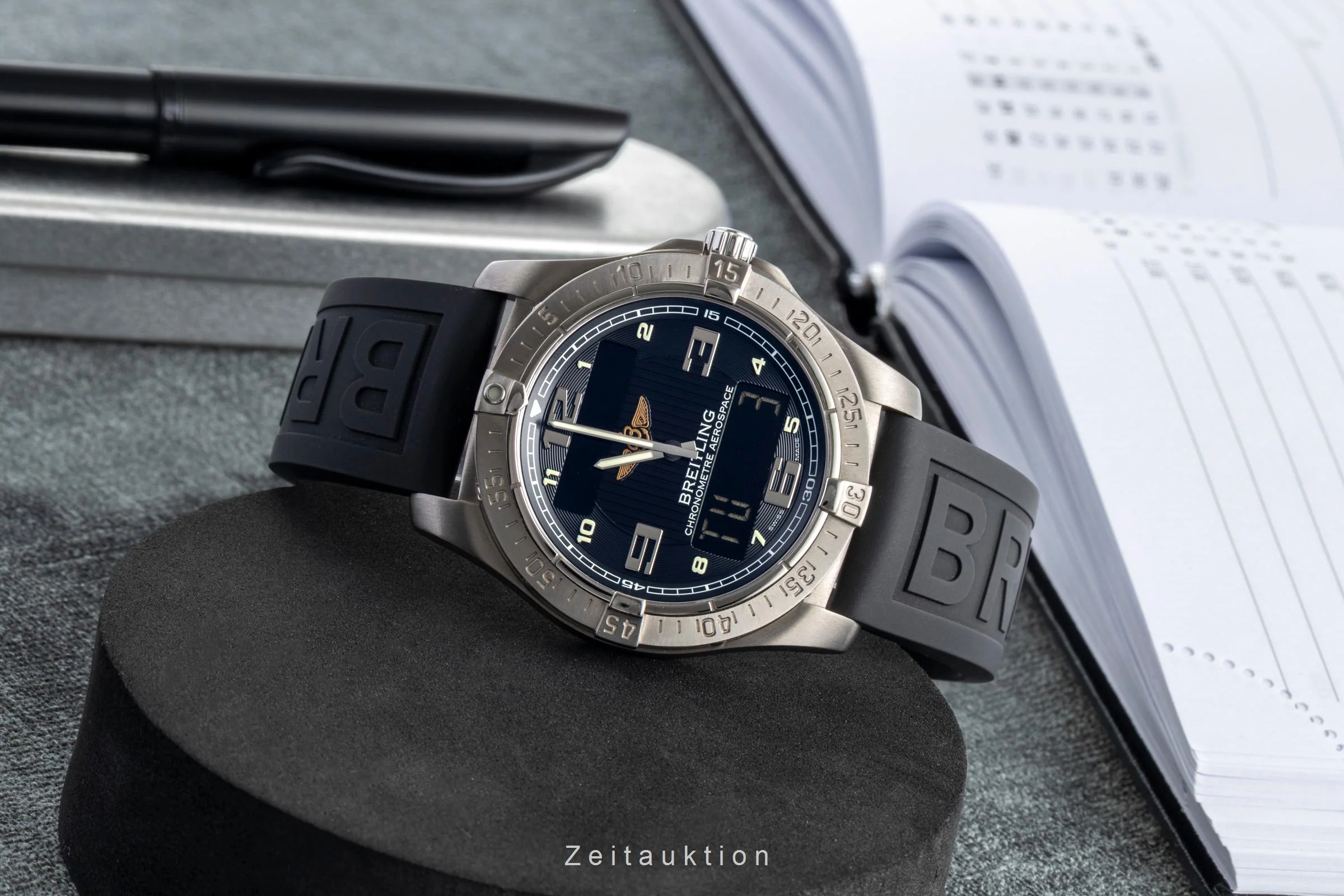 Breitling Aerospace chronograph titanium quartz men's watch E79362  [2600441] - Image 3