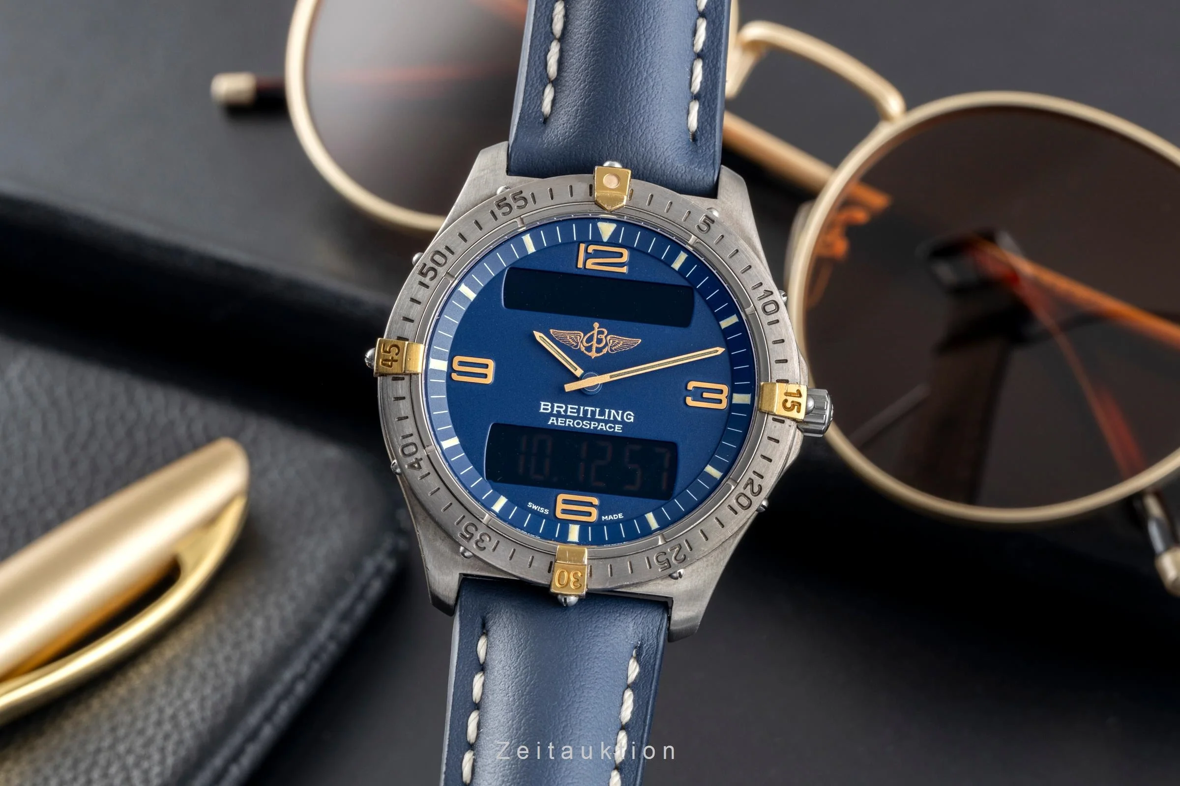 Breitling Aerospace titanium / gold quartz men's watch F56062  [2502510] - Image 2