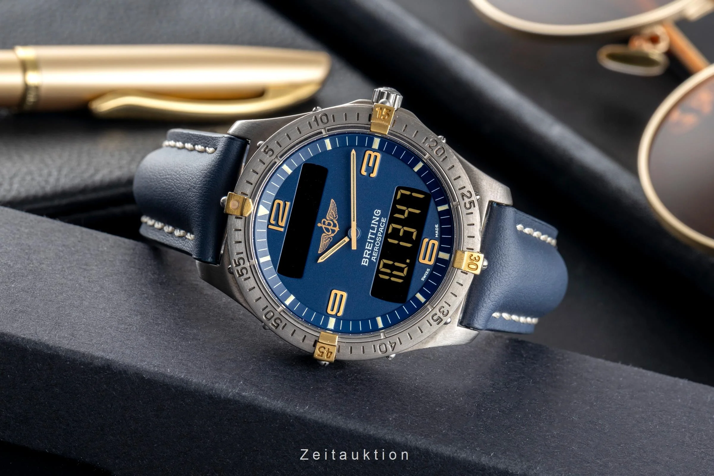 Breitling Aerospace titanium / gold quartz men's watch F56062  [2502510] - Image 3
