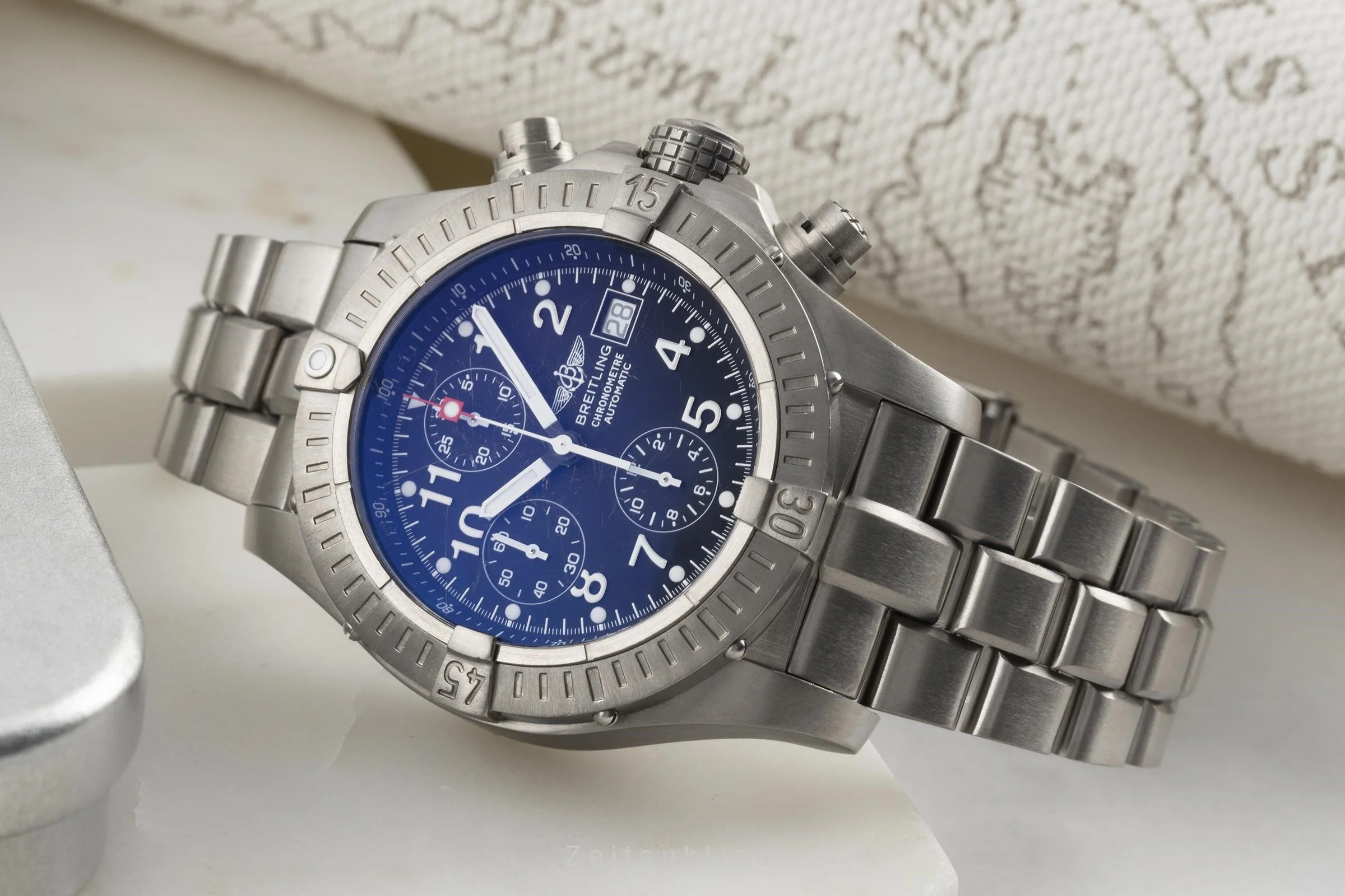 Breitling Avenger chronograph titanium automatic men's watch E13360  [2206762] - Image 2