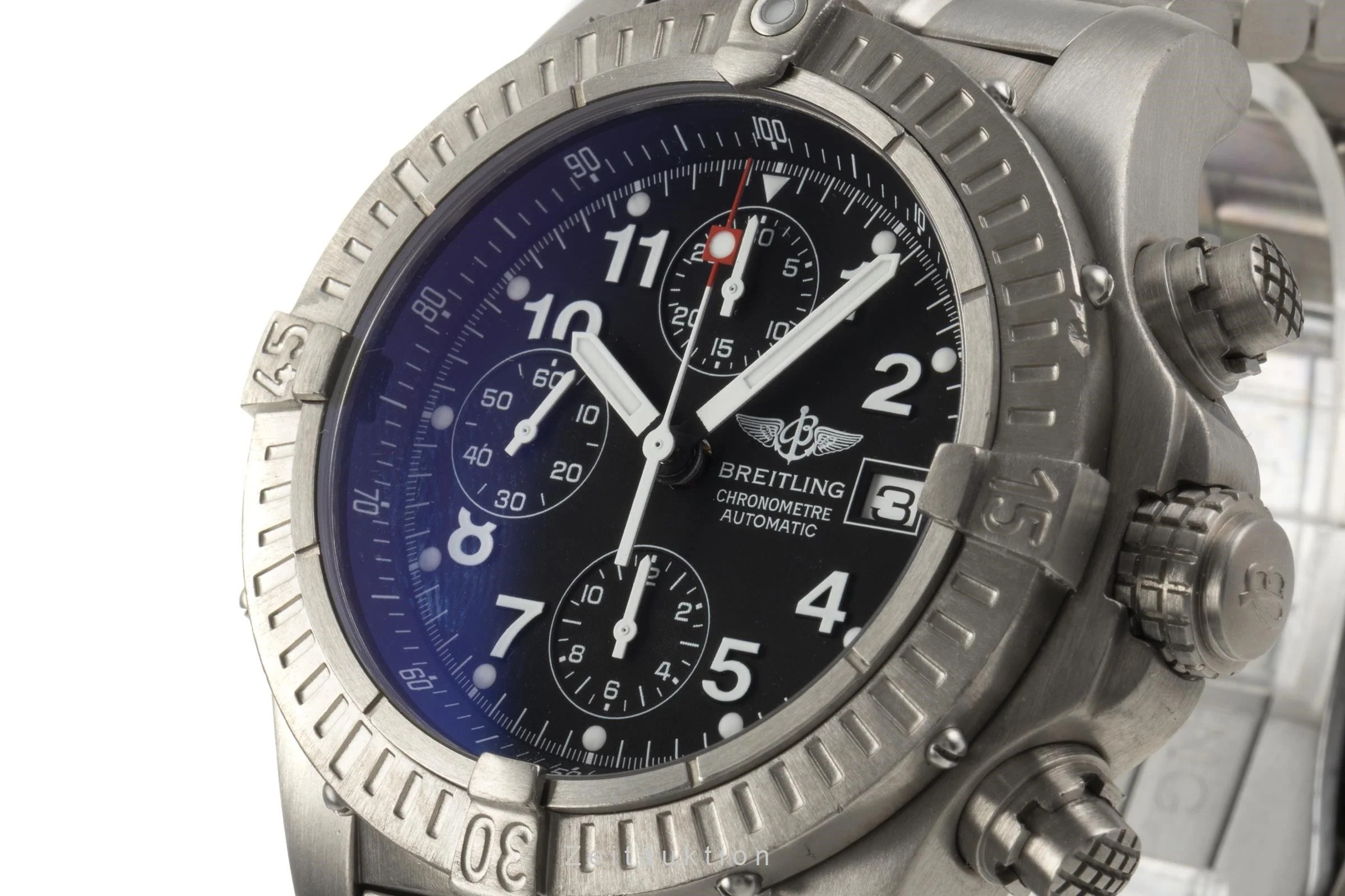 Breitling Avenger chronograph titanium automatic men's watch E13360  [2207275] - Image 13