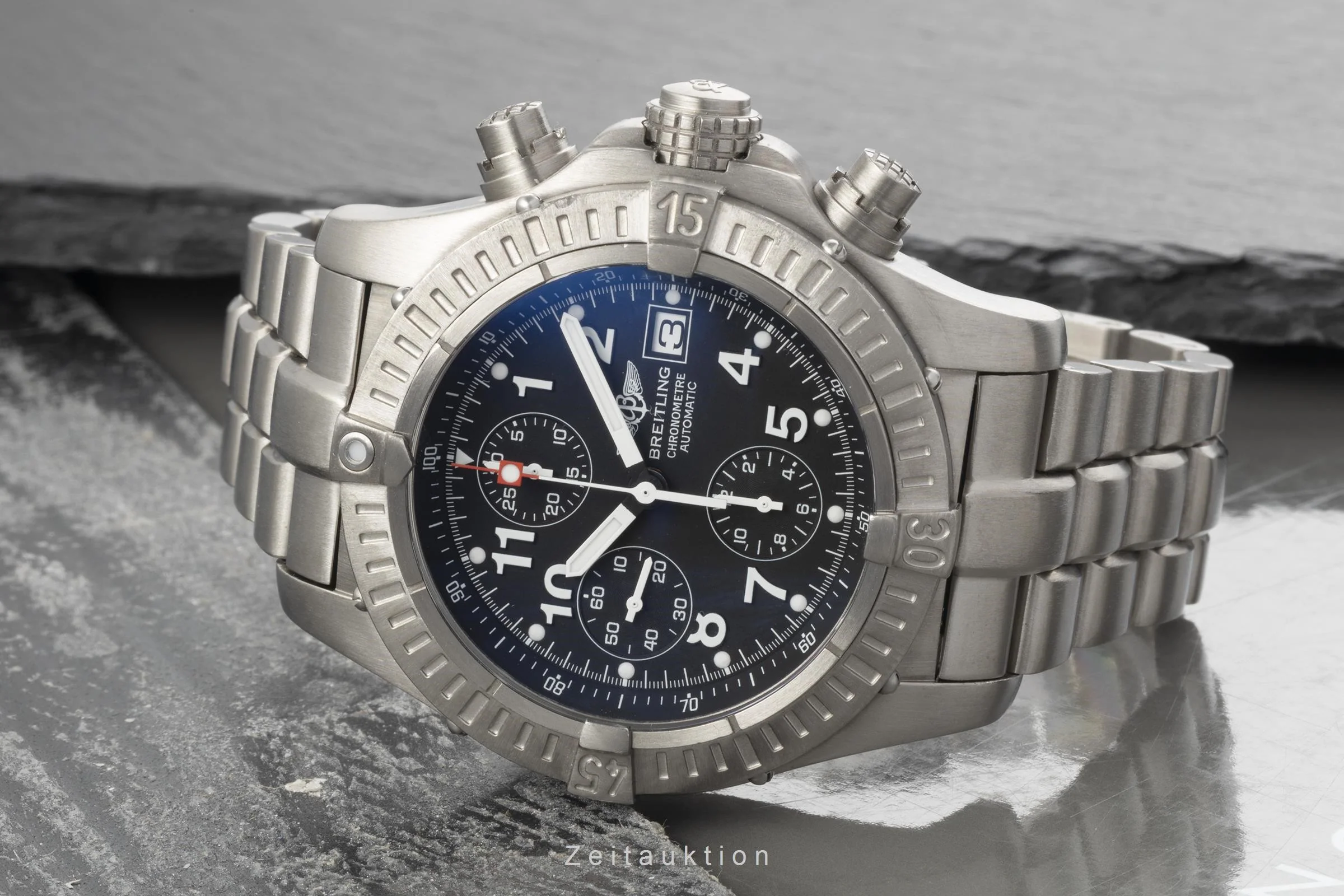 Breitling Avenger chronograph titanium automatic men's watch E13360  [2207275] - Image 2