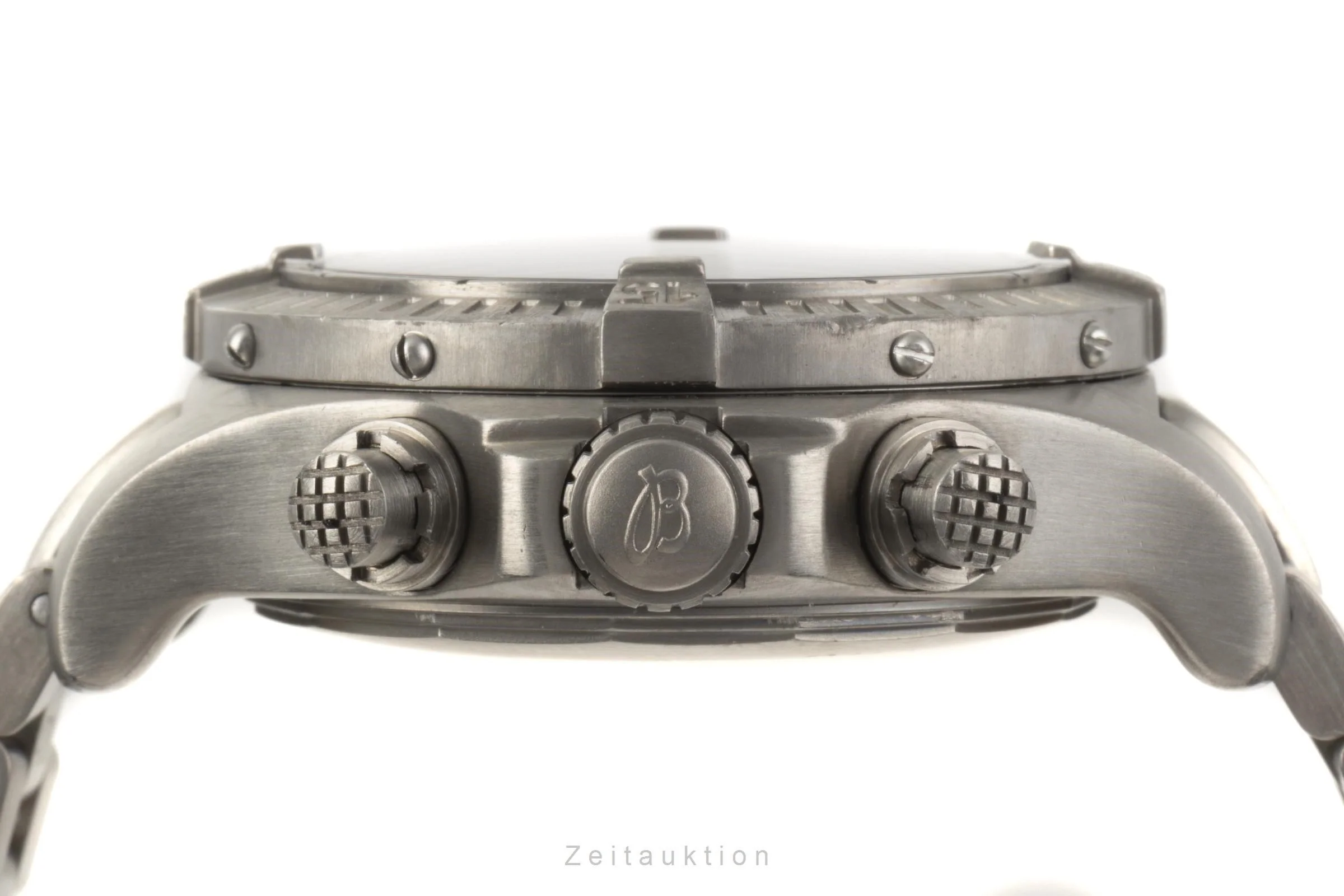 Breitling Avenger chronograph titanium automatic men's watch E13360  [2207275] - Image 9