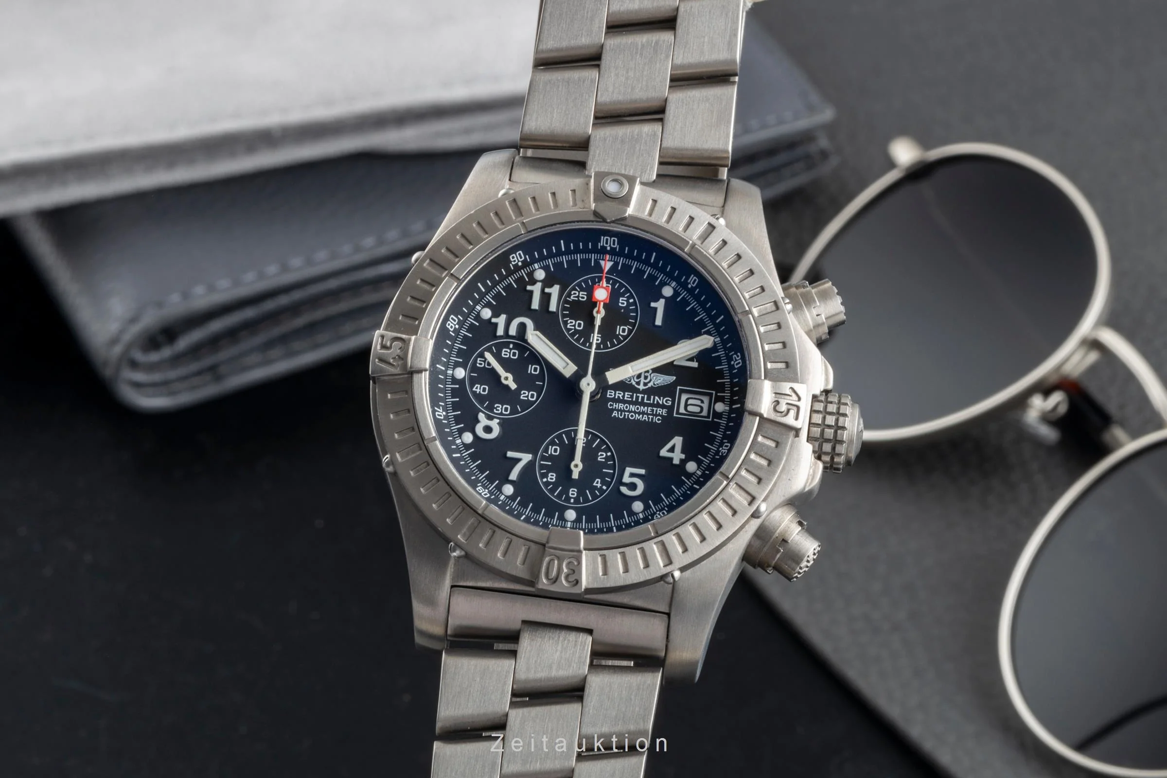 Breitling Avenger chronograph titanium automatic men's watch E13360  [2507521] - Image 2