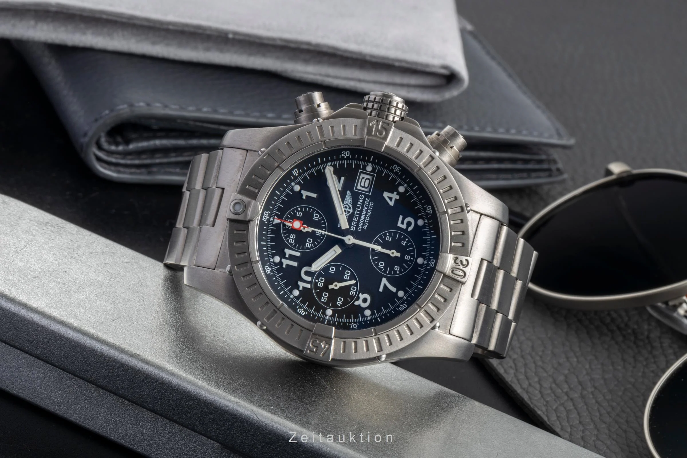 Breitling Avenger chronograph titanium automatic men's watch E13360  [2507521] - Image 3