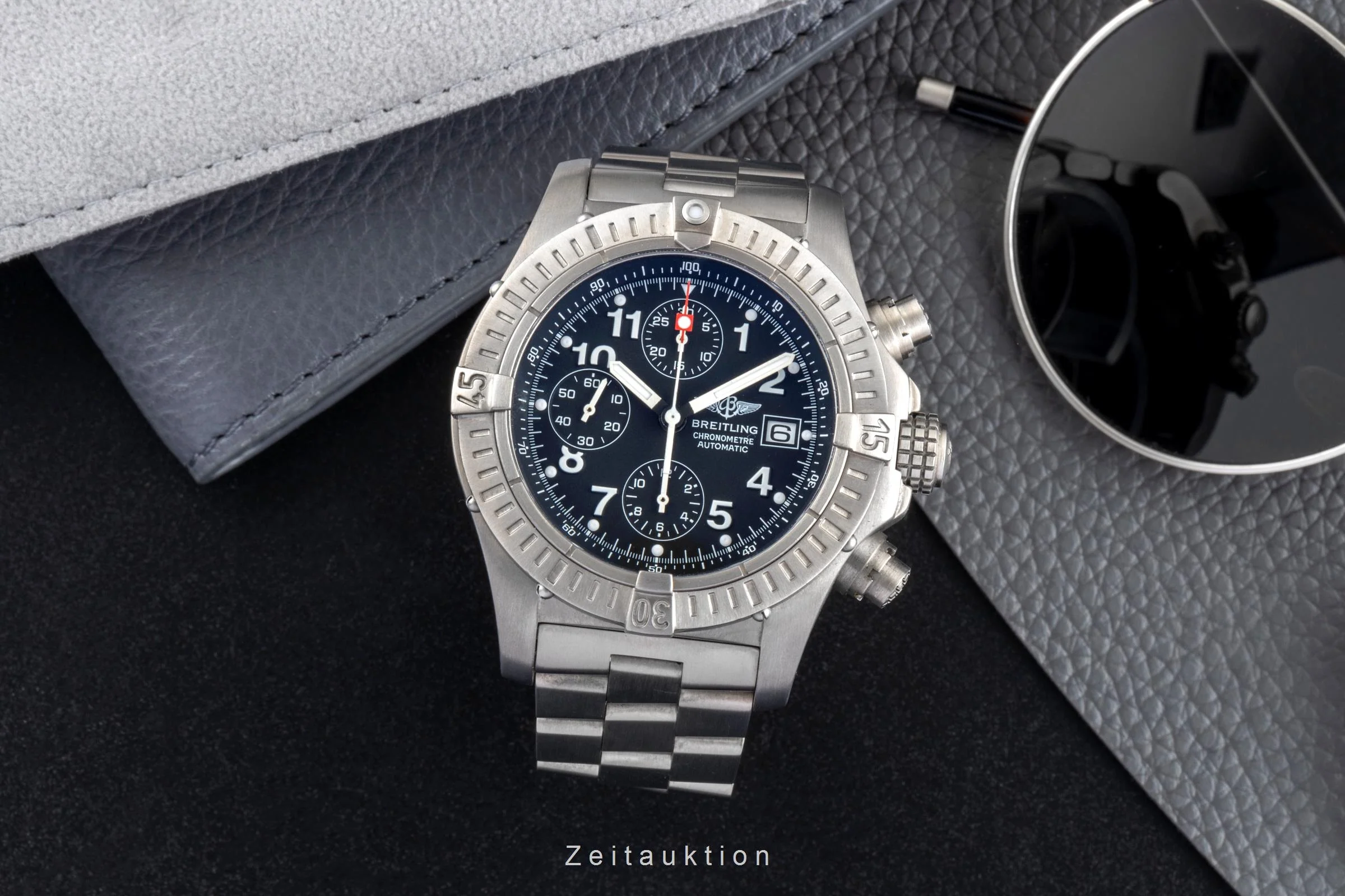 Breitling Avenger chronograph titanium automatic men's watch E13360  [2507521] - Image 4