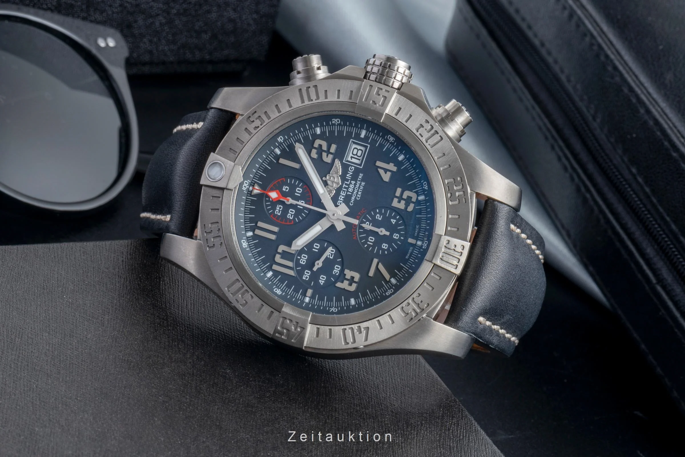 Breitling Avenger chronograph titanium automatic men's watch E13383  [2504692] - Image 3