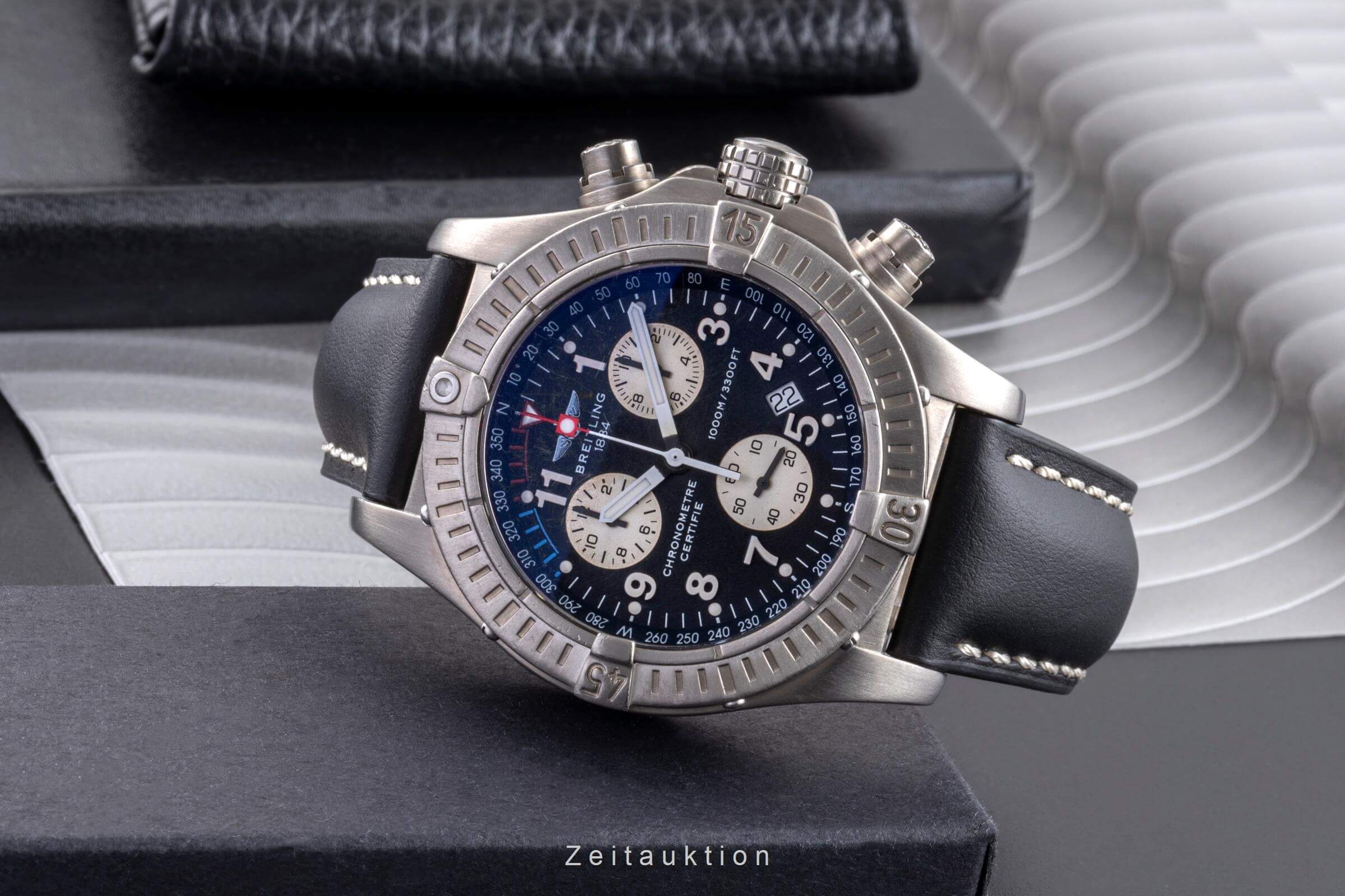 Breitling Avenger chronograph titanium quartz men's watch E73360  [2406214] - Image 3