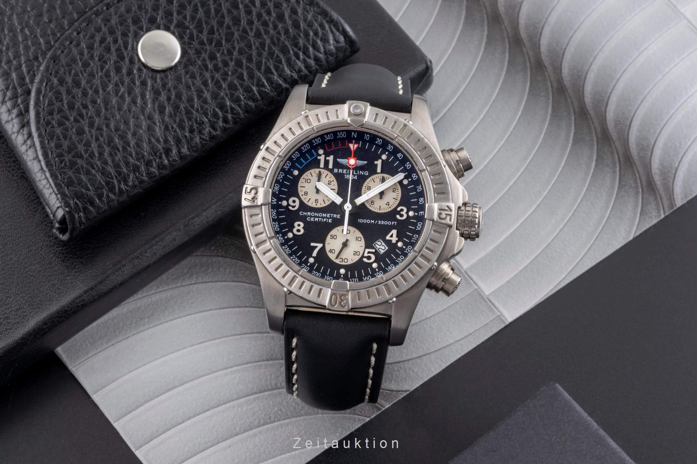Breitling Avenger chronograph titanium quartz men's watch E73360  [2406214] - Image 4