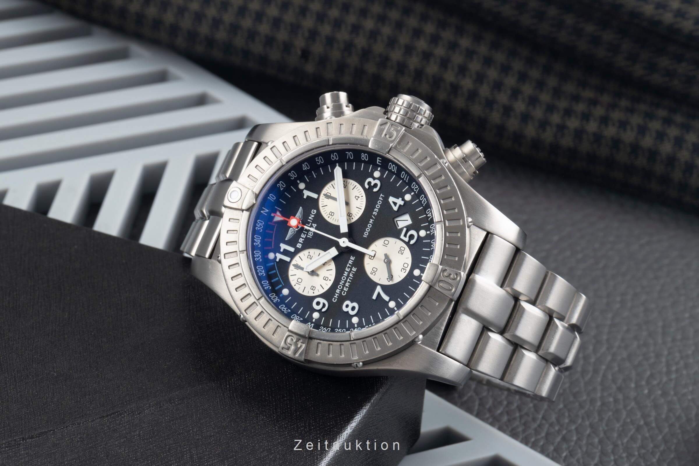 Breitling Avenger chronograph titanium quartz men's watch E73360  [2500379] - Image 3