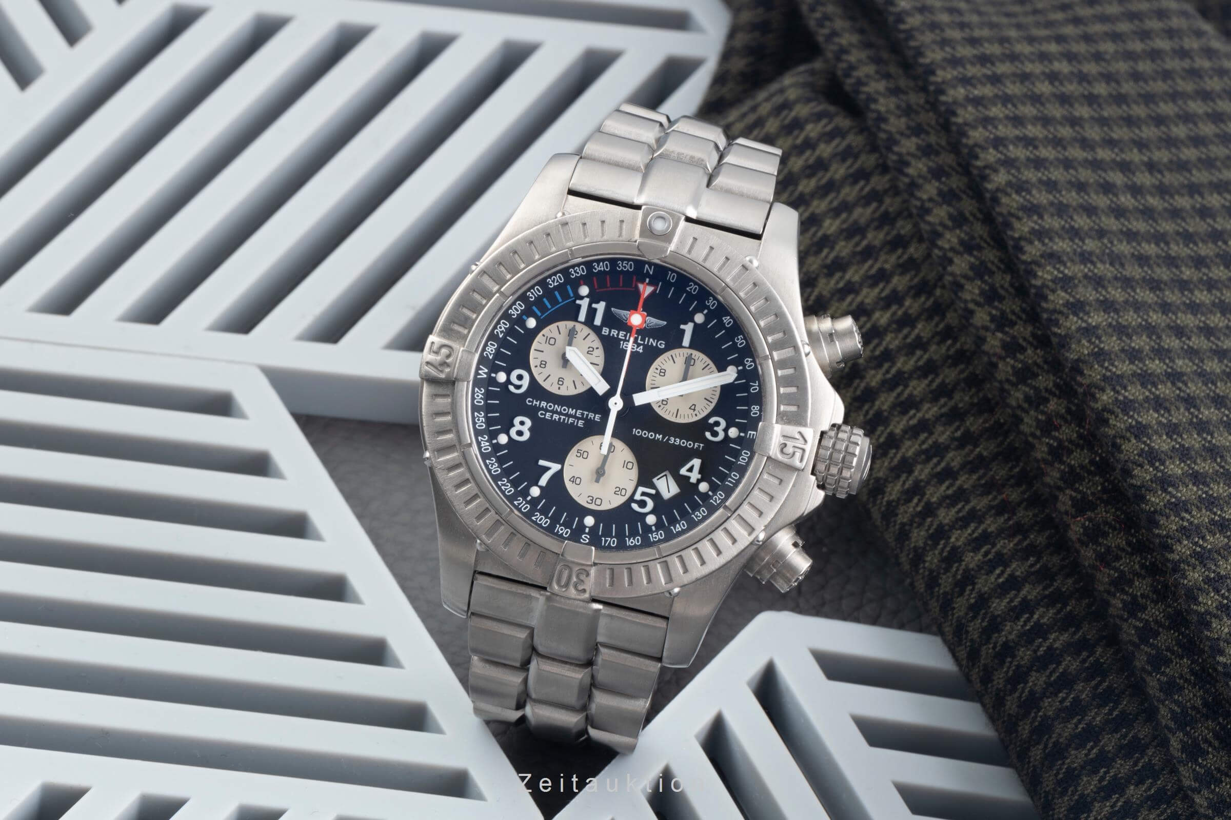 Breitling Avenger chronograph titanium quartz men's watch E73360  [2500379] - Image 4