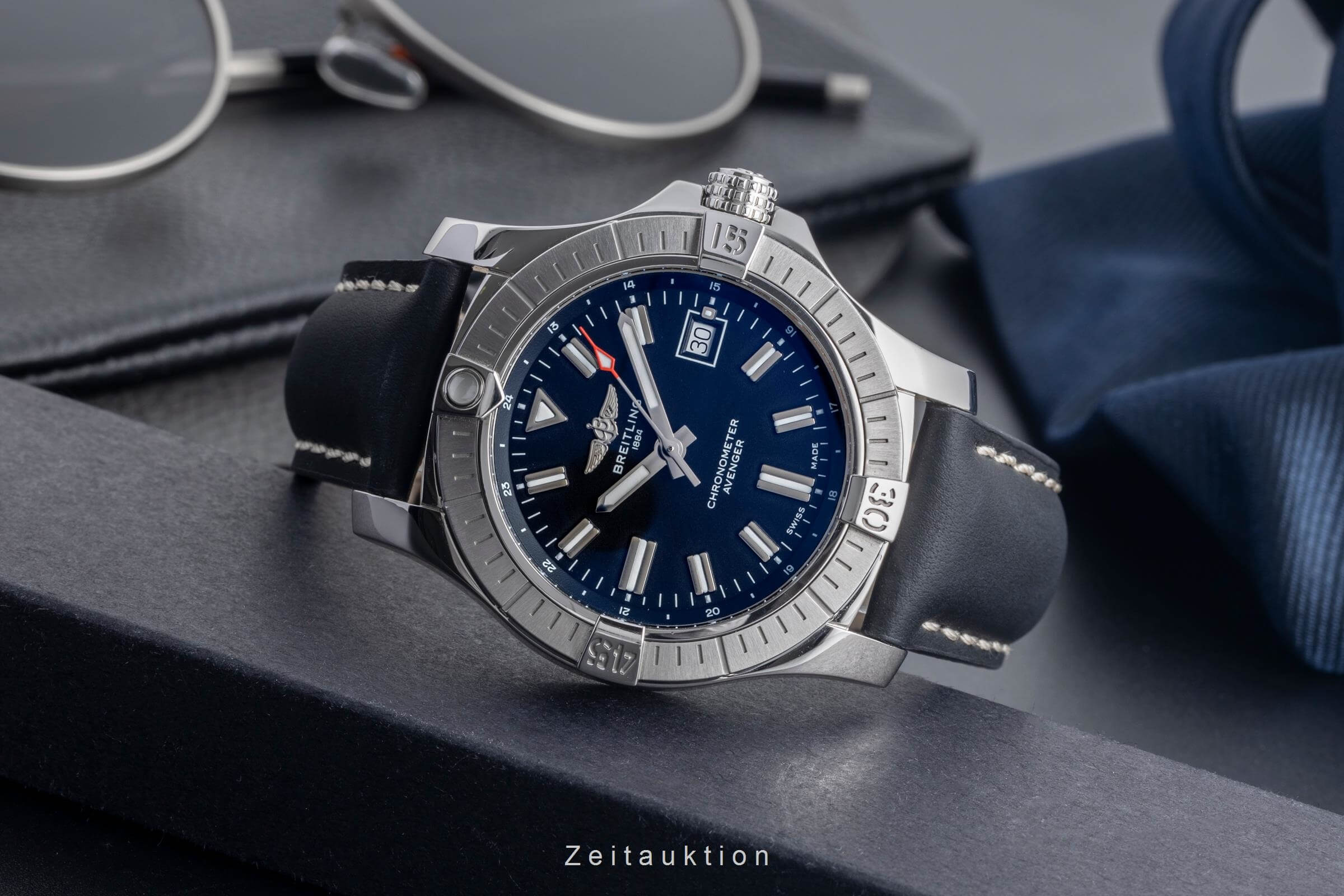 Breitling Avenger steel automatic men's watch A17318  [2501984] - Image 3