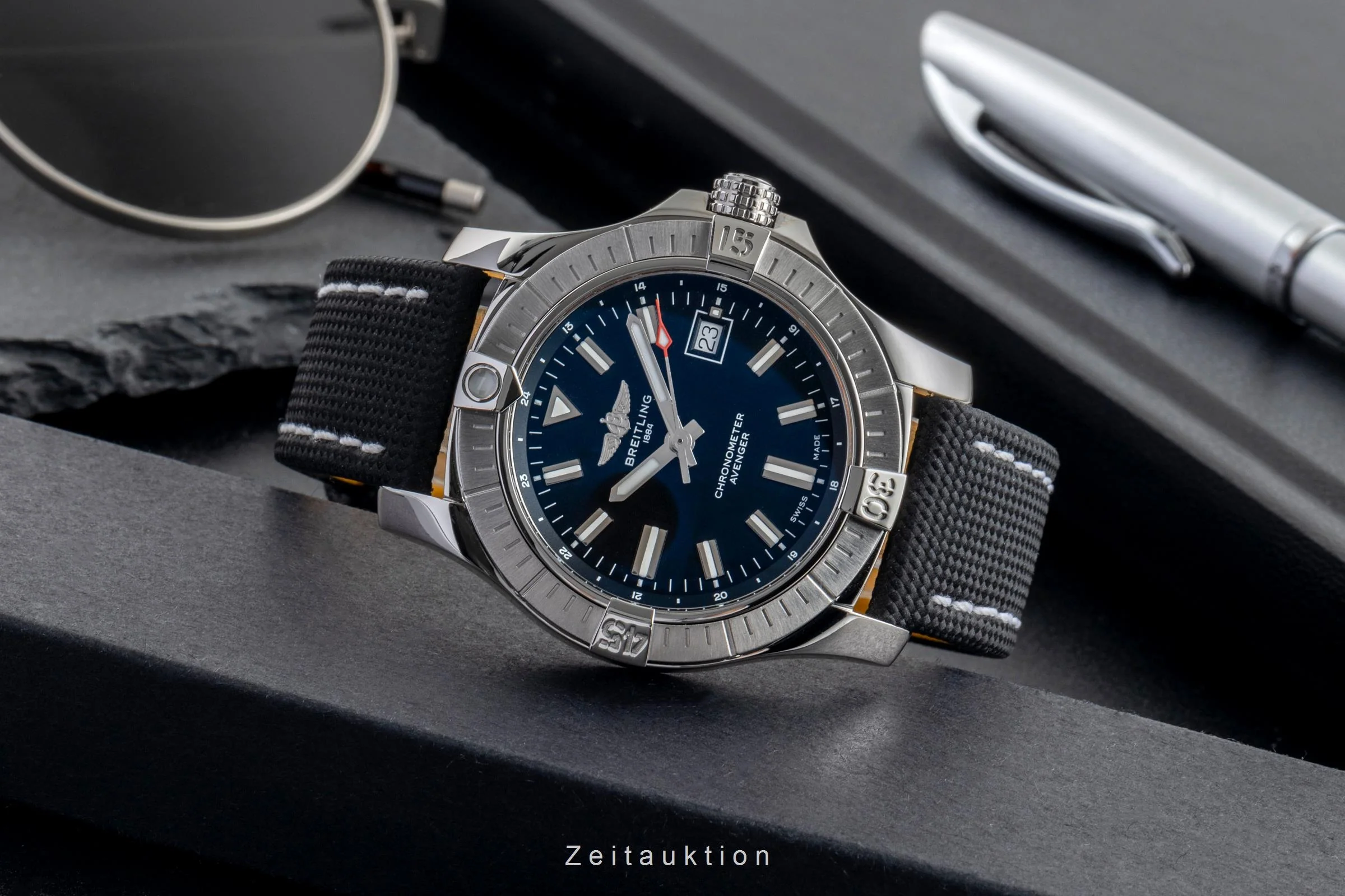 Breitling Avenger steel automatic men's watch A17318101B1X1 LP: 4150EUR  [2503177] - Image 3