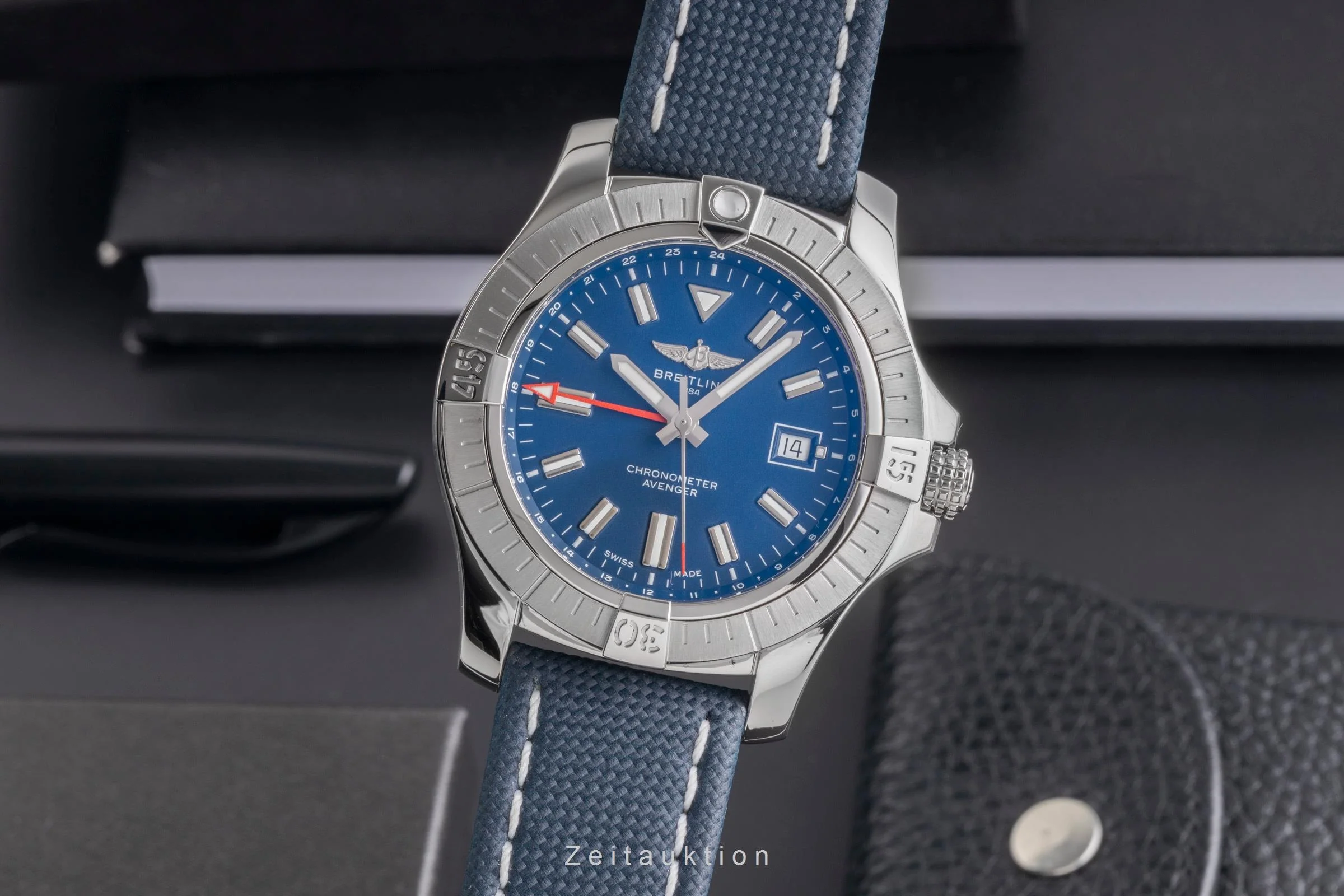 Breitling Avenger steel automatic men's watch A32395  [2505264] - Image 2