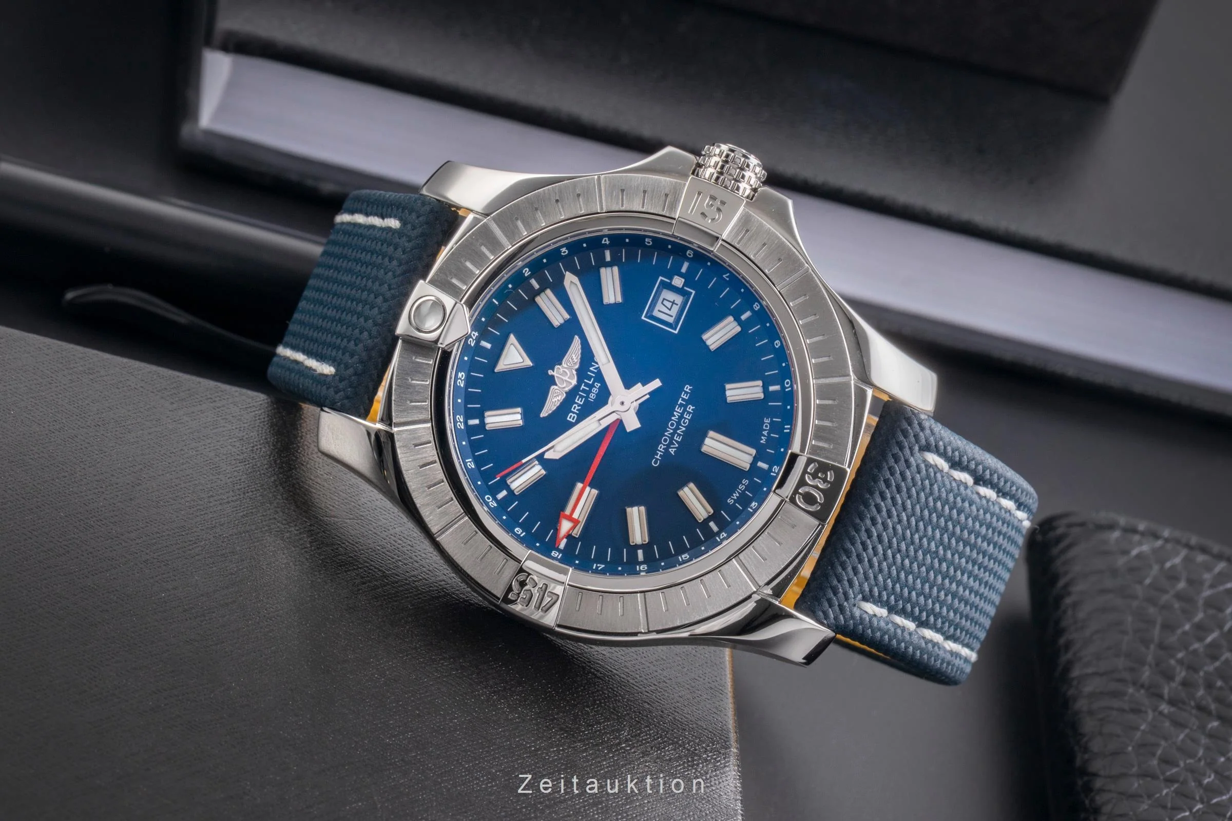 Breitling Avenger steel automatic men's watch A32395  [2505264] - Image 3