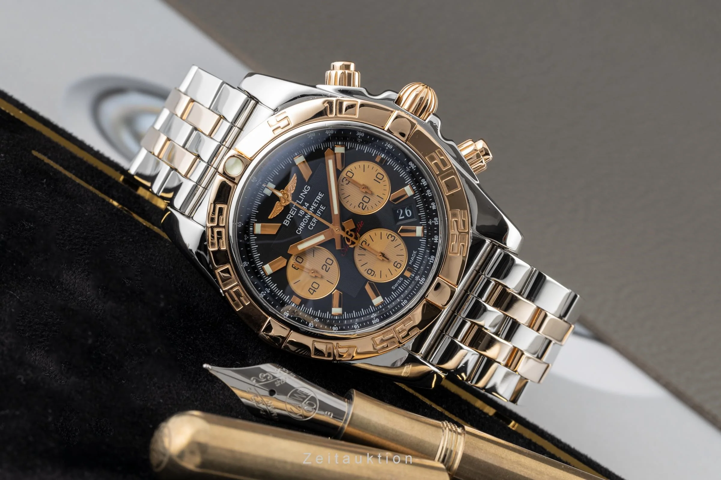 Breitling Chronomat 44 chronograph steel / gold automatic men's watch CB0110 LP: 12950EUR  [2301990] - Image 2