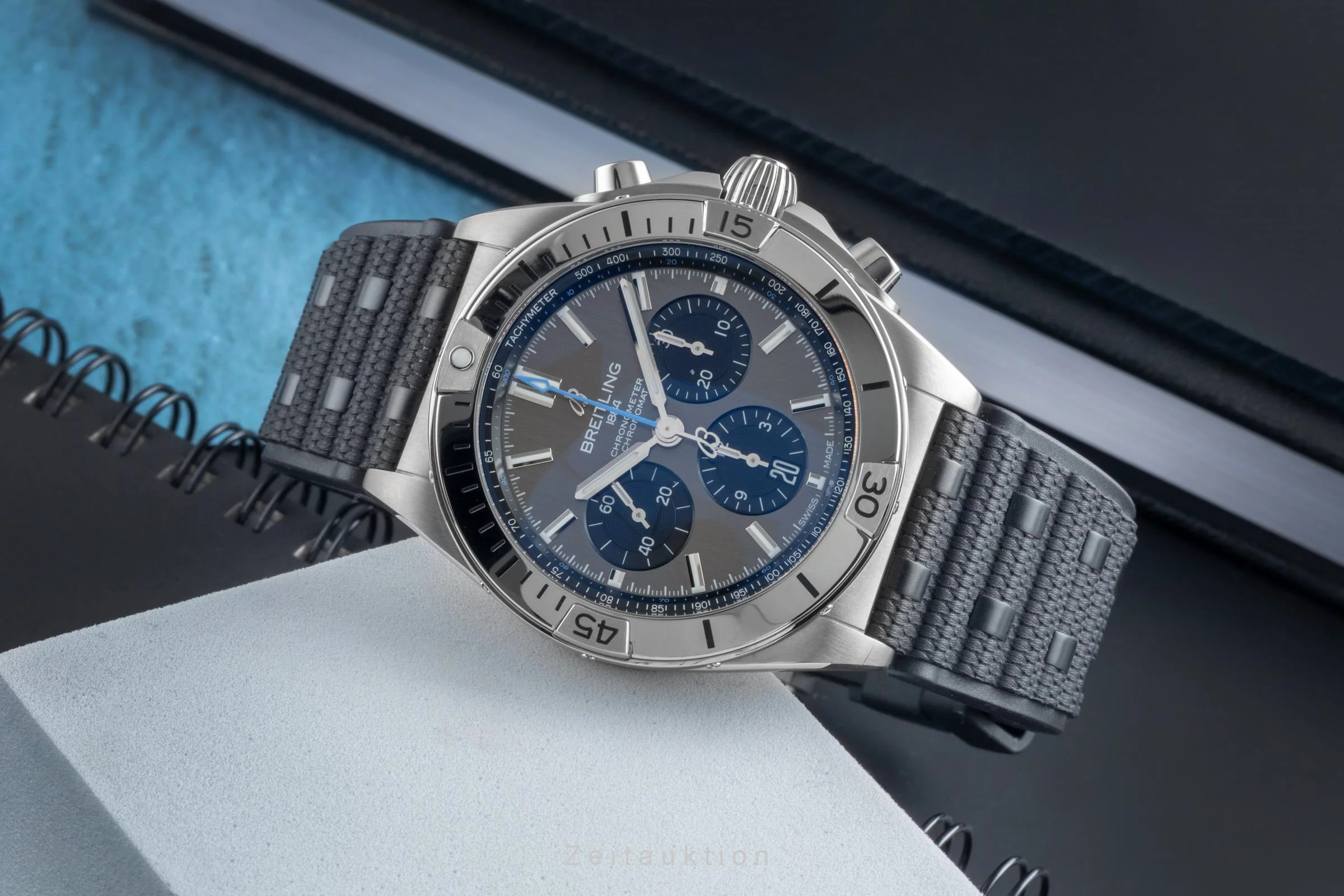 Breitling Chronomat chronograph titanium automatic men's watch EB0134101M1S1 LP: 9800EUR  [2505624] - Image 3