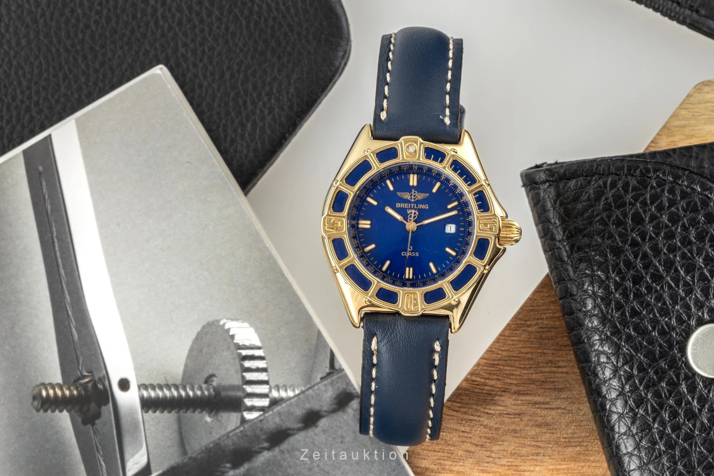 Breitling J-Class 18 ct gold quartz women's watch K52063  [2302479] - Image 3