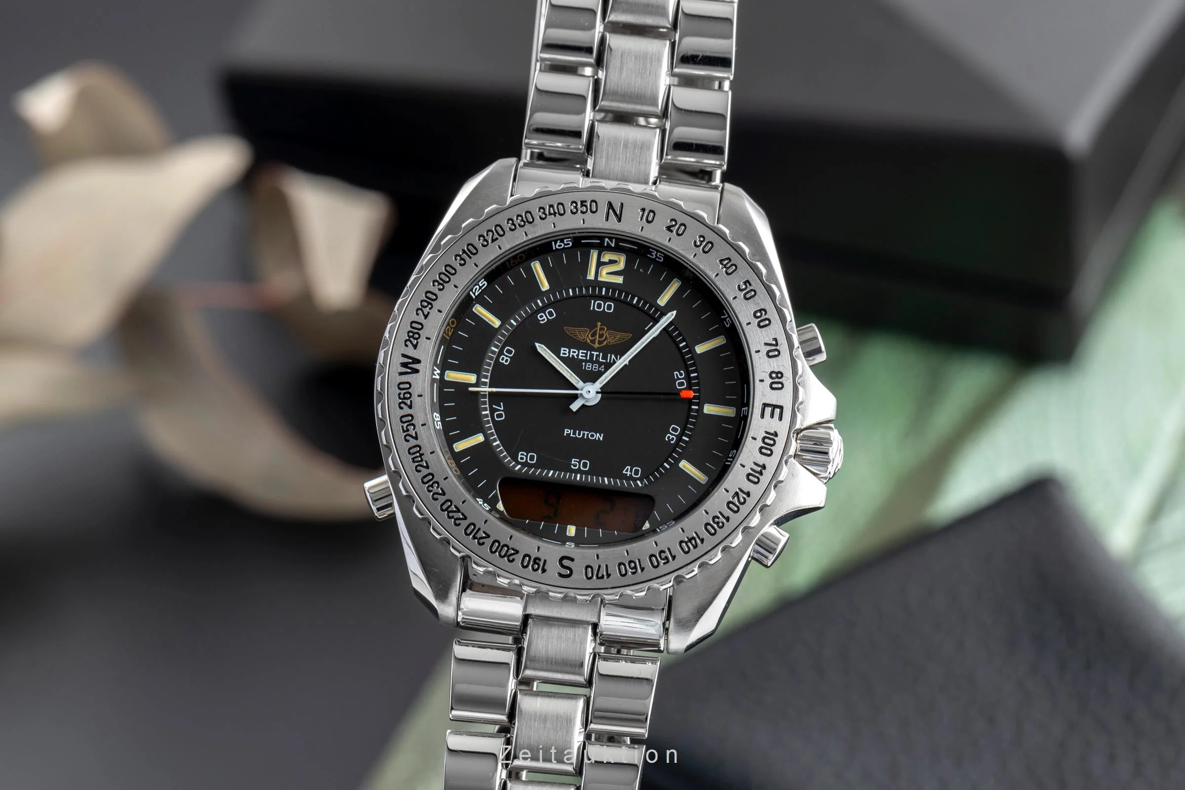 Breitling Pluton chronograph steel quartz men's watch A51038  [2502555] - Image 2