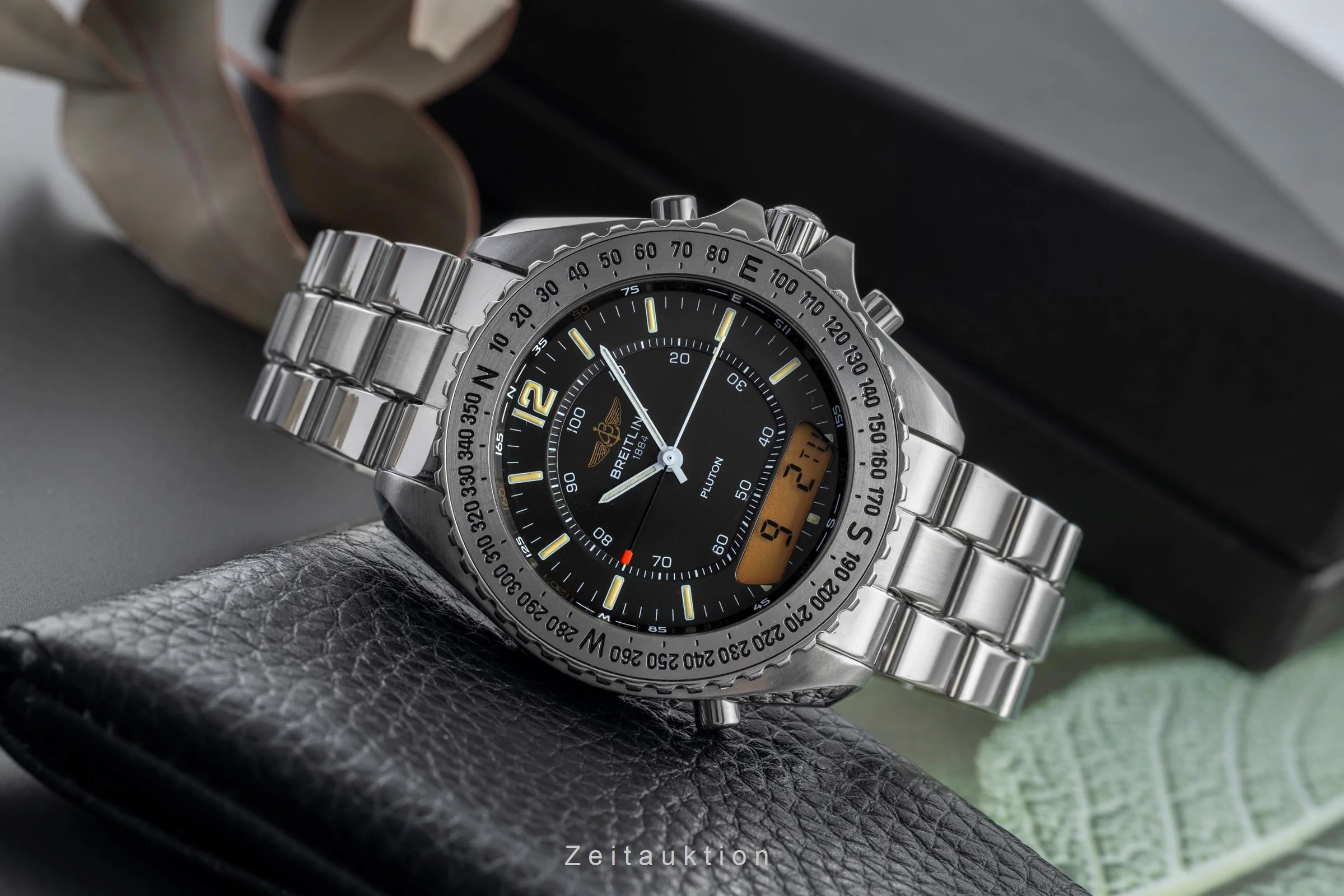 Breitling Pluton chronograph steel quartz men's watch A51038  [2502555] - Image 3