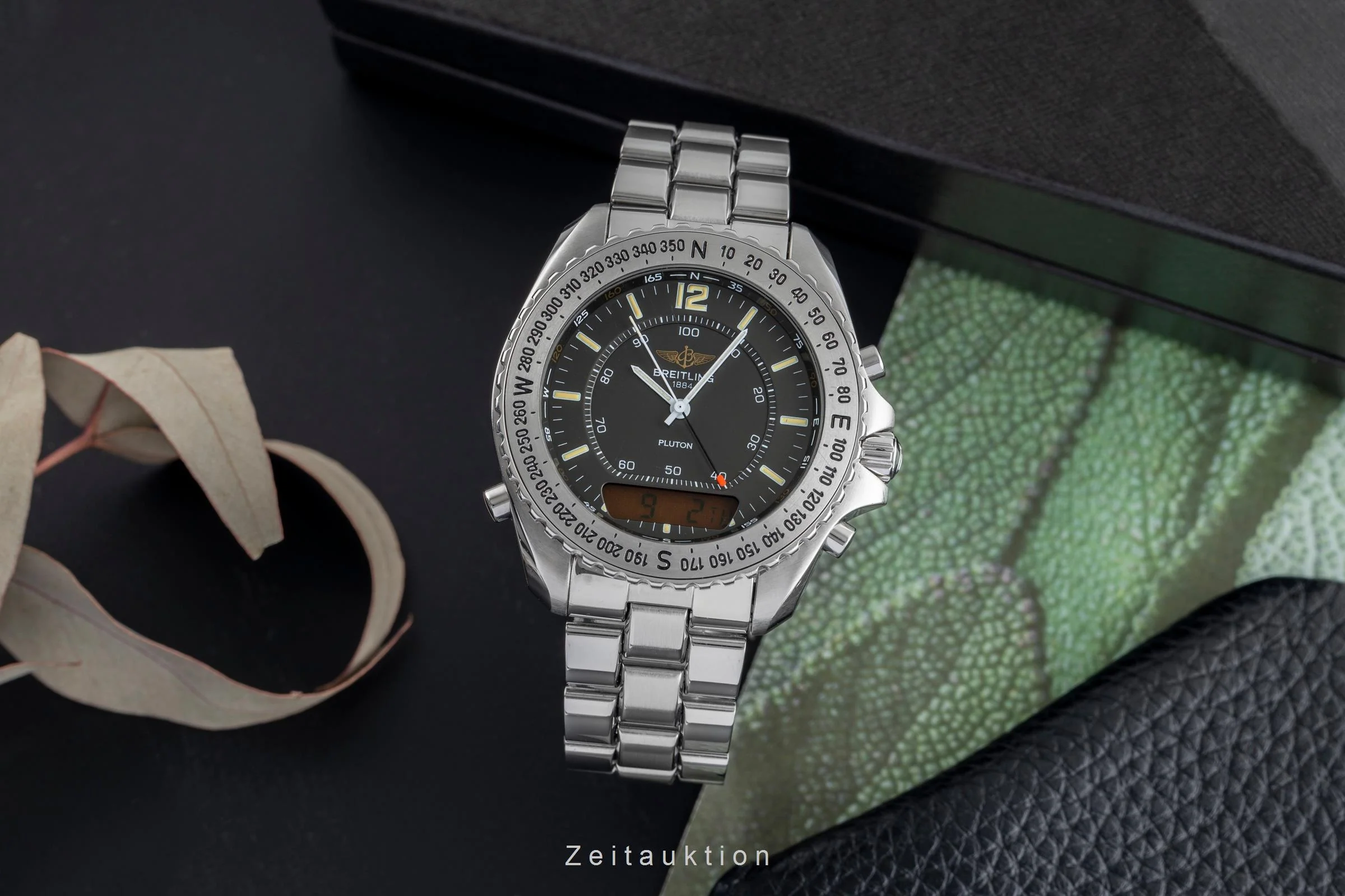 Breitling Pluton chronograph steel quartz men's watch A51038  [2502555] - Image 4