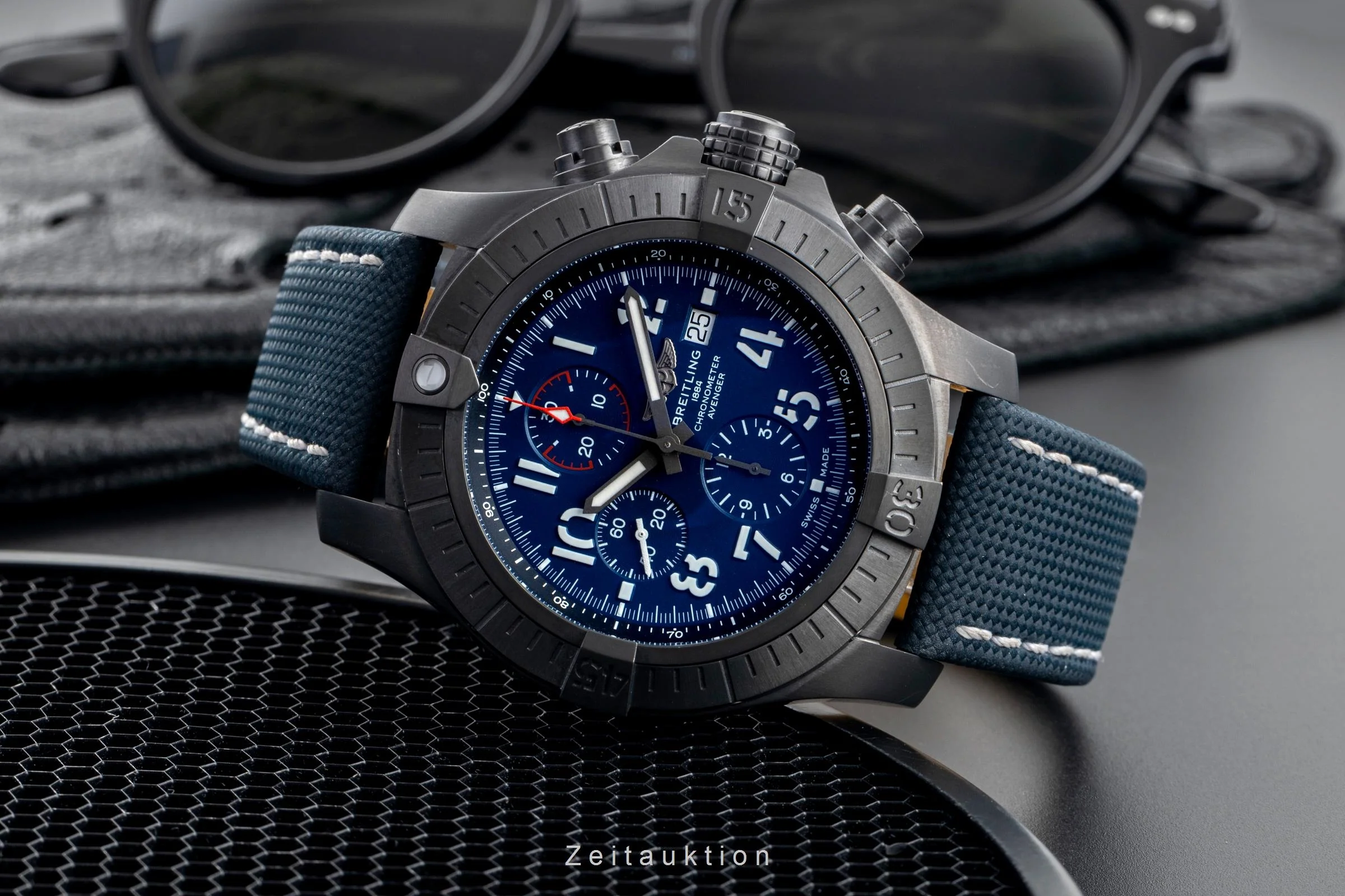 Breitling Super Avenger chronograph titanium automatic men's watch V13375101C1X1 LP: 6400EUR  [2505049] - Image 3