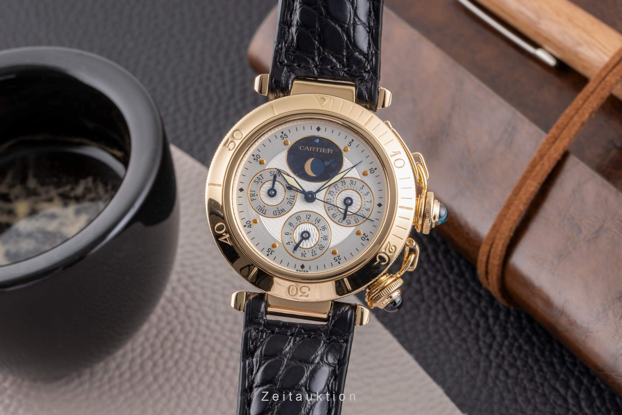 Cartier Pasha 18 ct gold automatic men's watch W3008751  [2500125] - Image 2