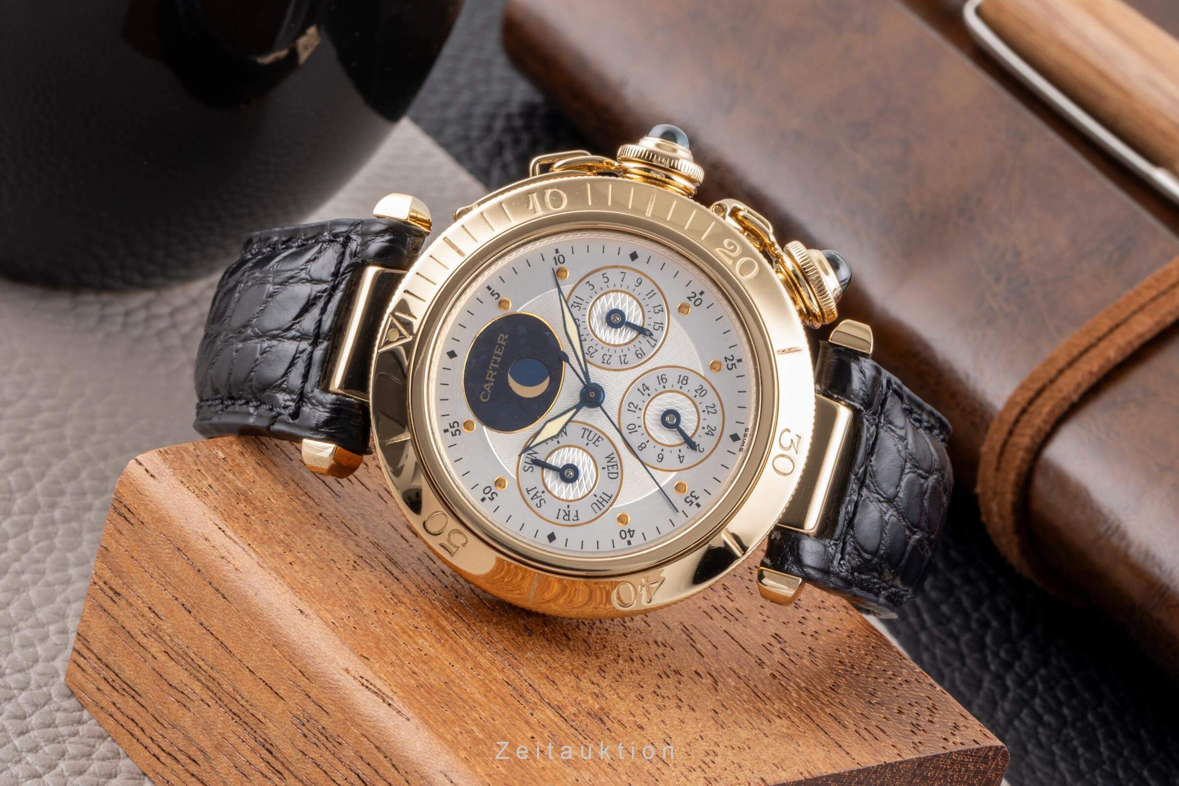 Cartier Pasha 18 ct gold automatic men's watch W3008751  [2500125] - Image 3