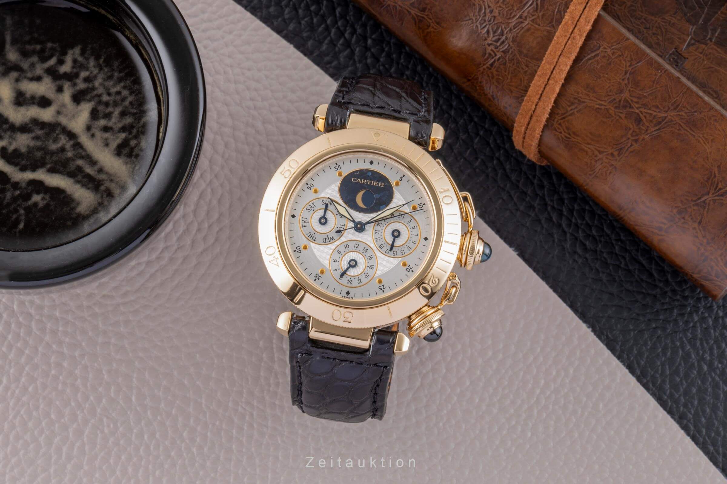 Cartier Pasha 18 ct gold automatic men's watch W3008751  [2500125] - Image 4