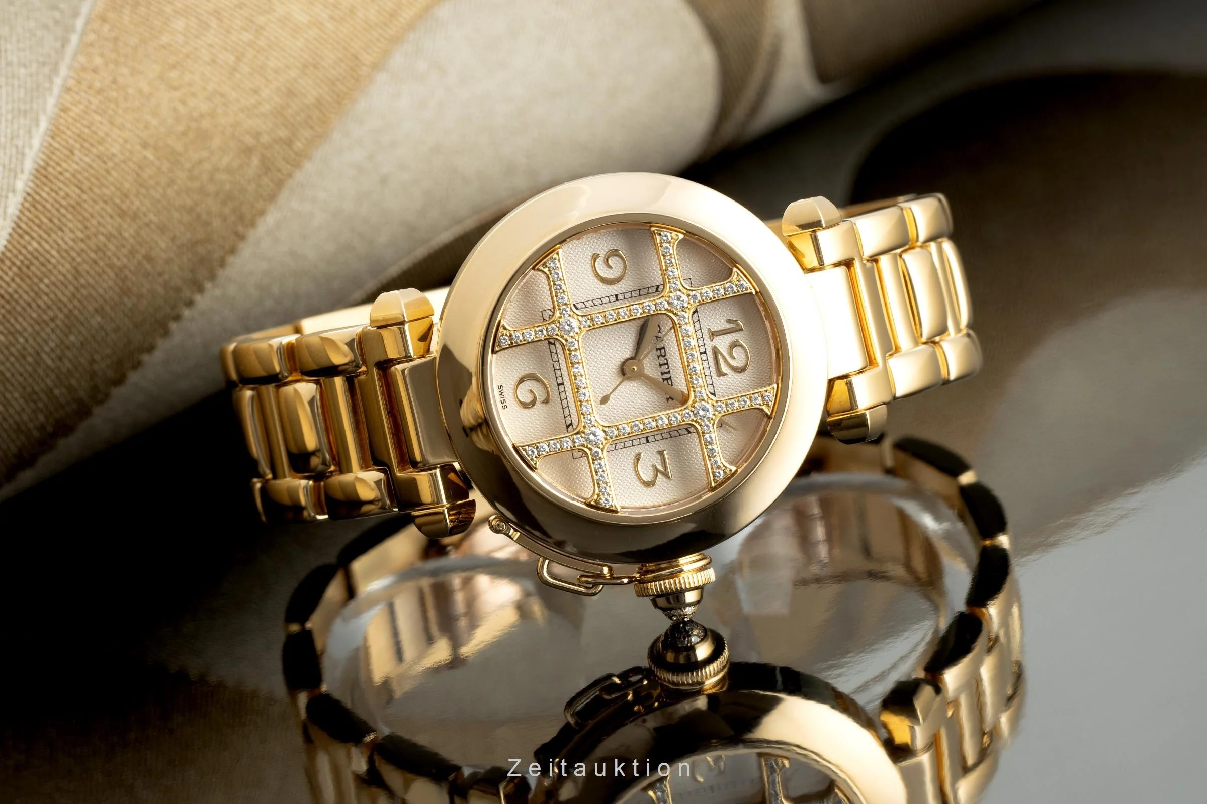 Cartier Pasha 18 ct gold automatic women's watch 2399  [2104282] - Image 2