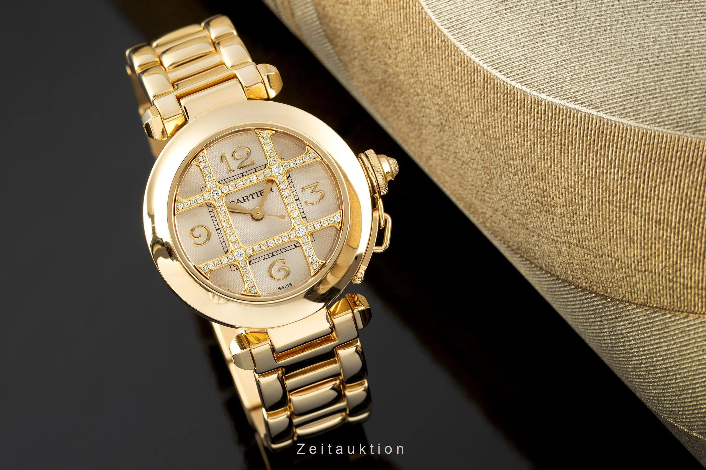 Cartier Pasha 18 ct gold automatic women's watch 2399  [2104282] - Image 3